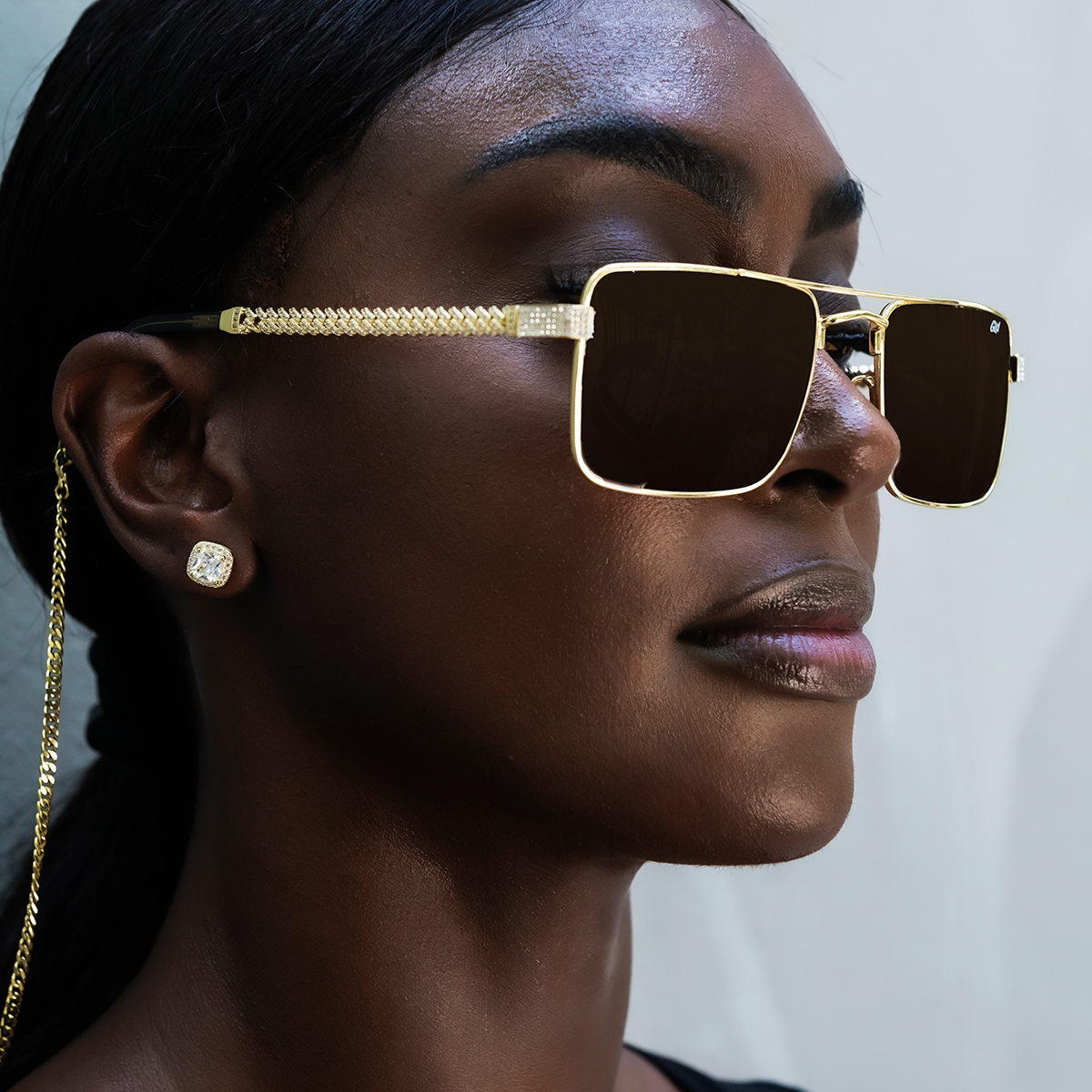 25th Street Sunglasses in Yellow Gold with Sunglass Chain