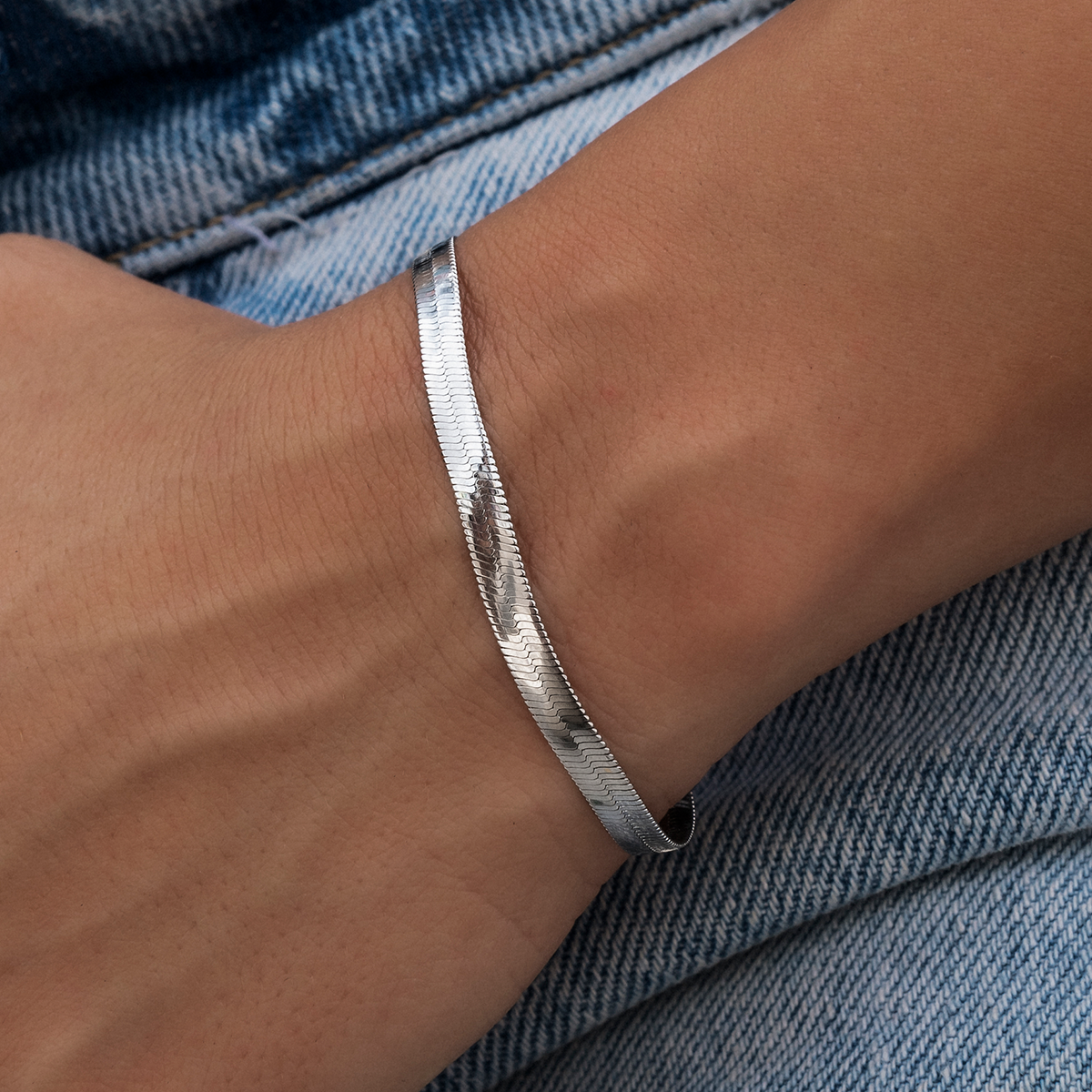 Herringbone Bracelet in White Gold- 4mm