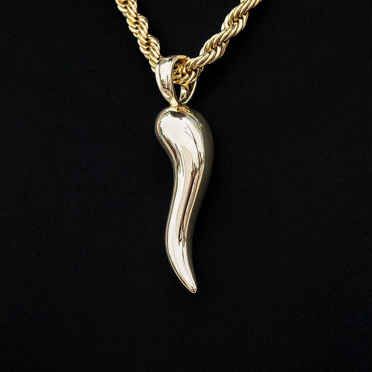 Large Italian Horn Pendant in Yellow Gold