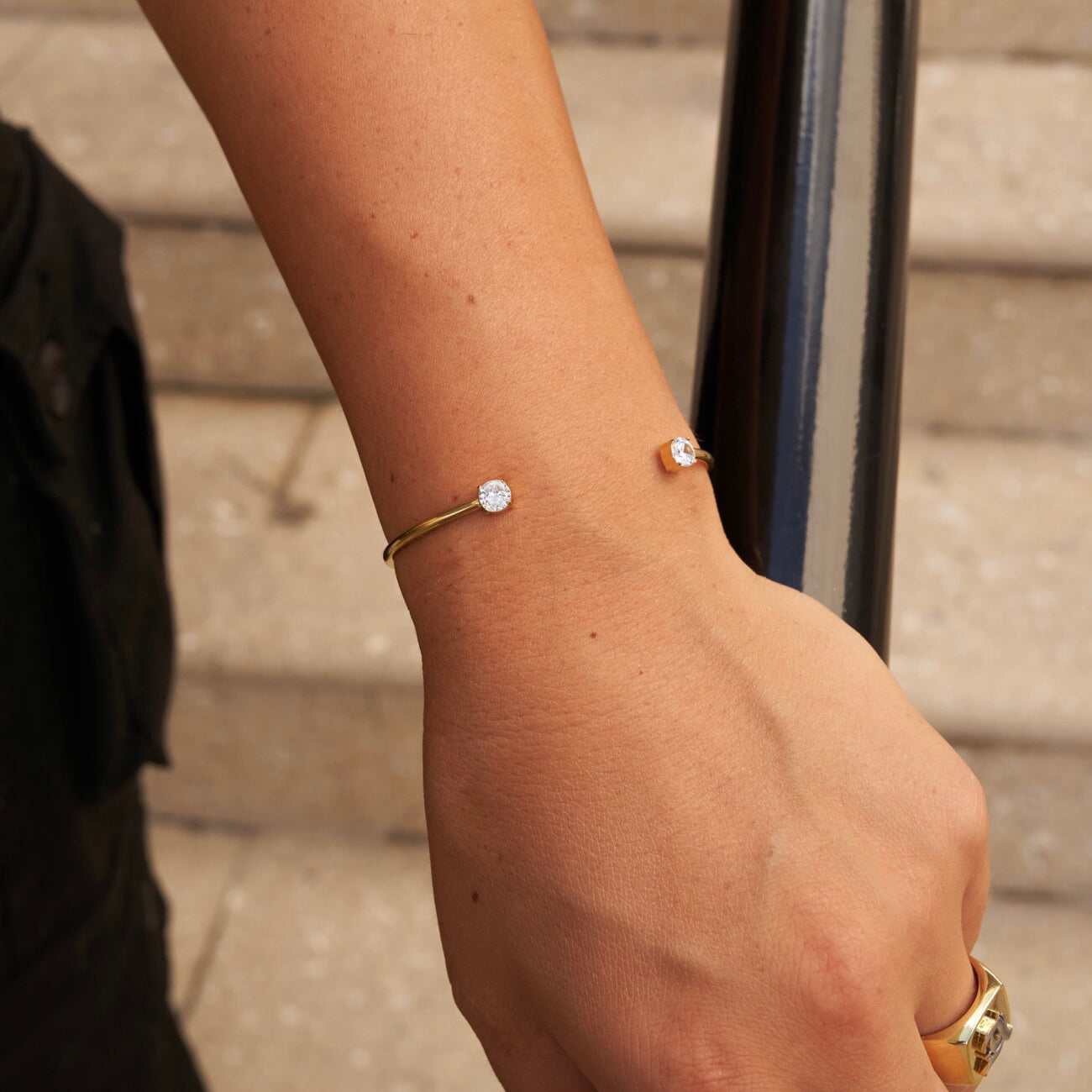 Open-Cuff Bracelet with Round Cut Stones in Yellow Gold