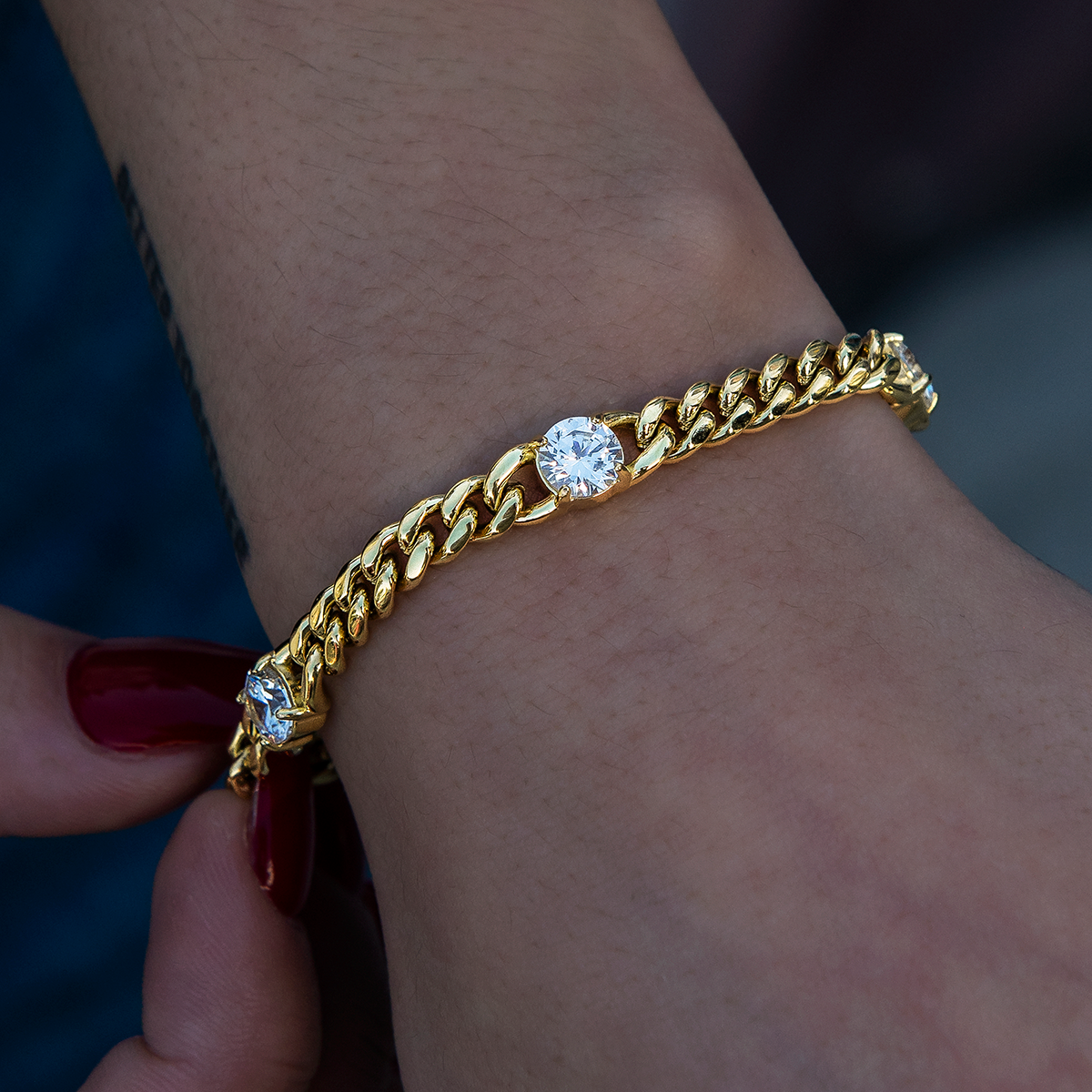 Round Stone Station Cuban Bracelet in Yellow Gold