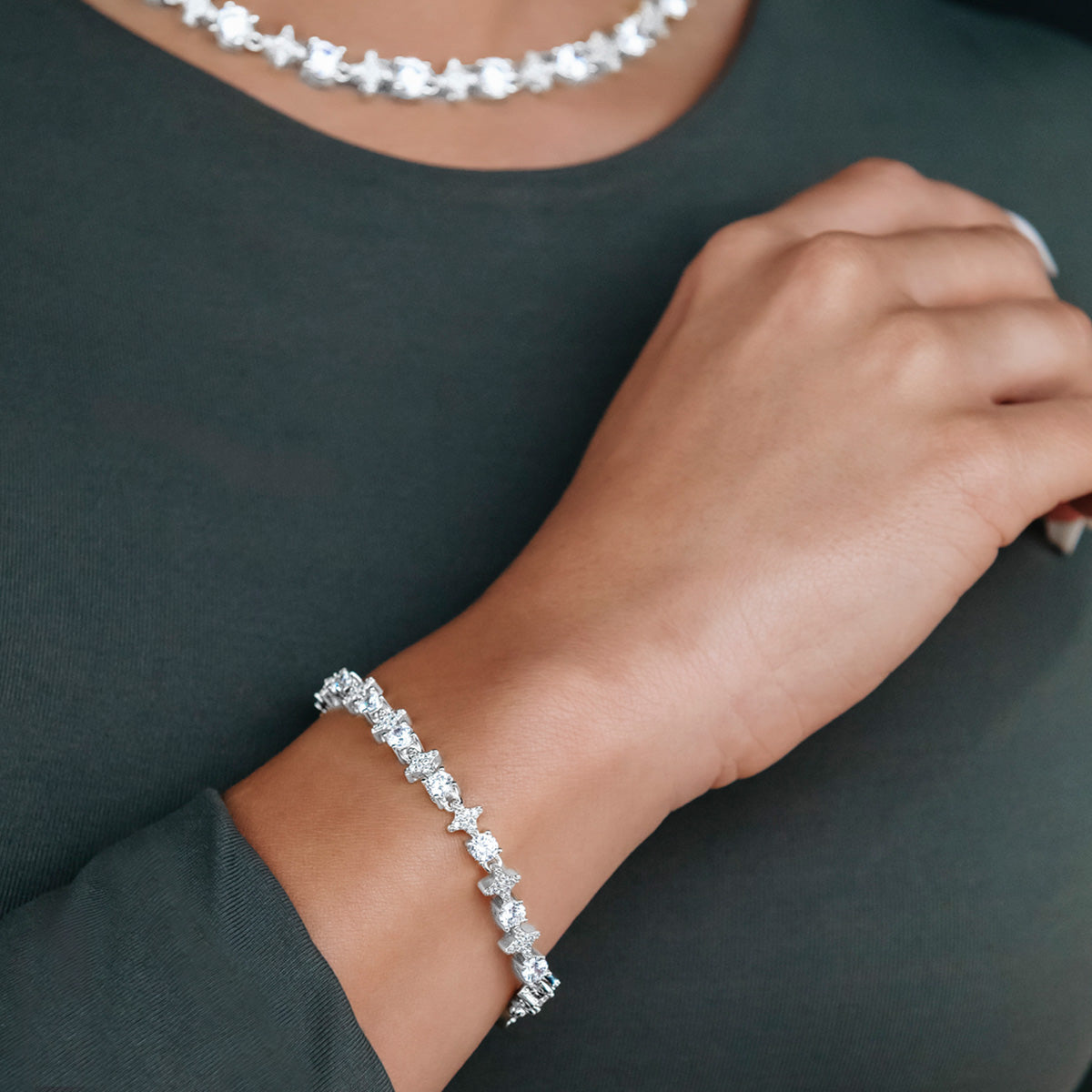 Round Stone Star Tennis Bracelet in White Gold