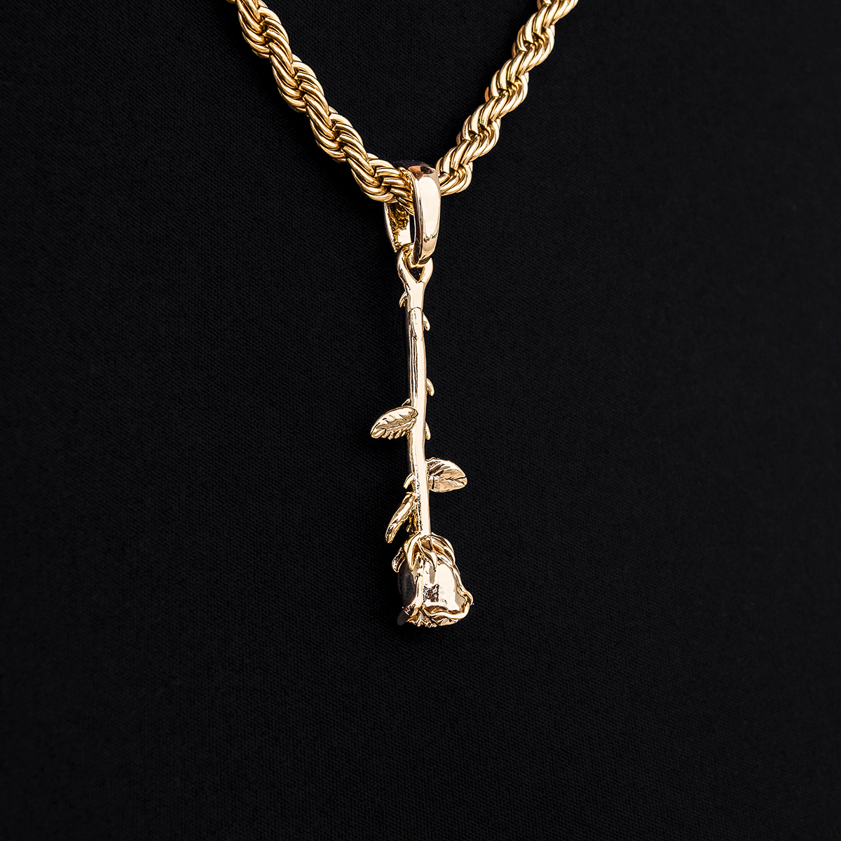 Hanging Rose Pendant in Yellow Gold