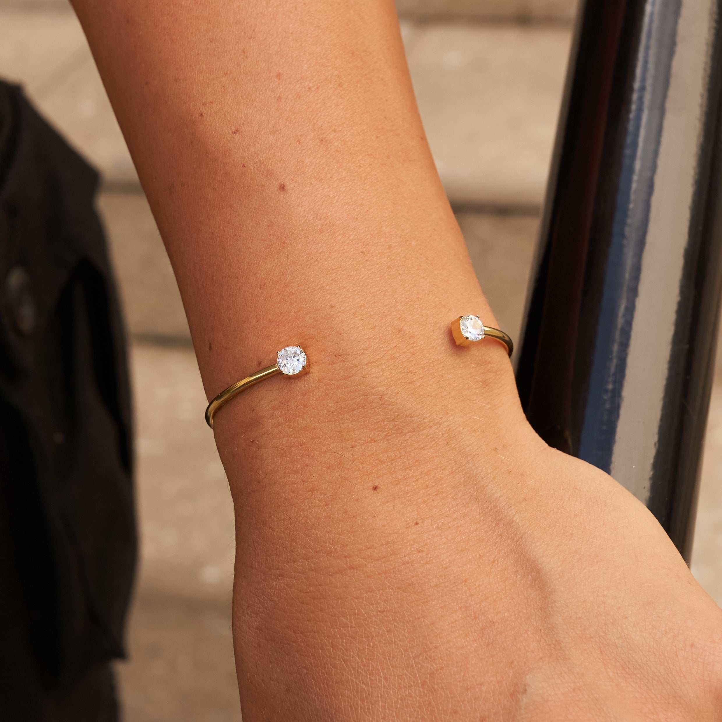 Open-Cuff Bracelet with Round Cut Stones in Yellow Gold