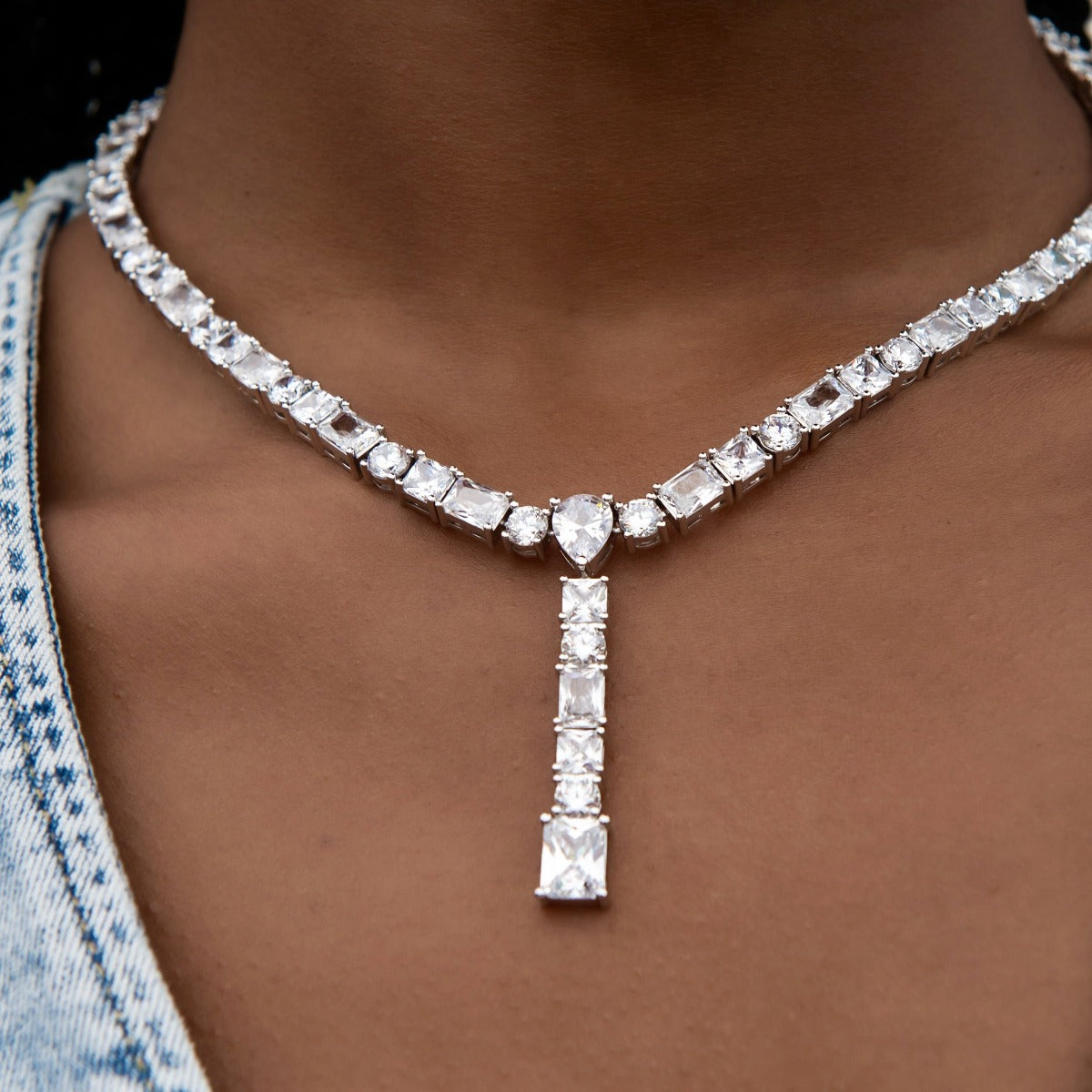 Multi Diamond Lariat Necklace in White Gold