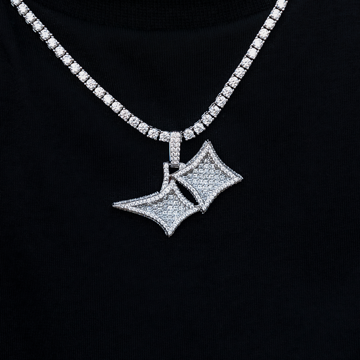 Large GLD Star Pendant in White Gold