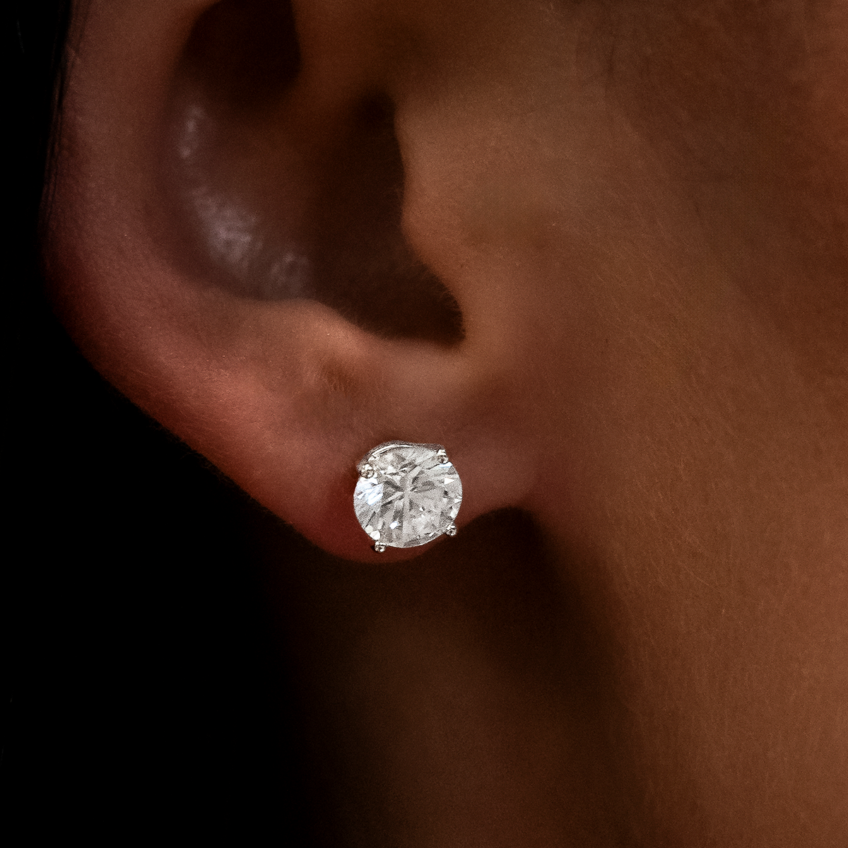 7mm Round Cut Diamond Stud Earrings in White Gold