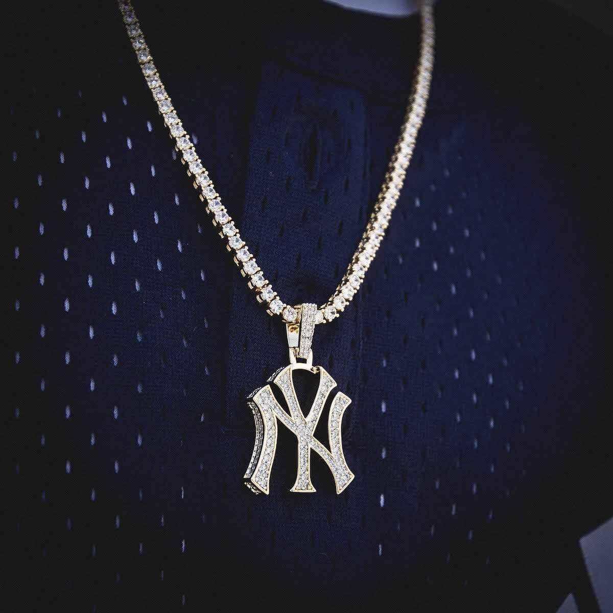 NY Yankees Pendant in Yellow Gold