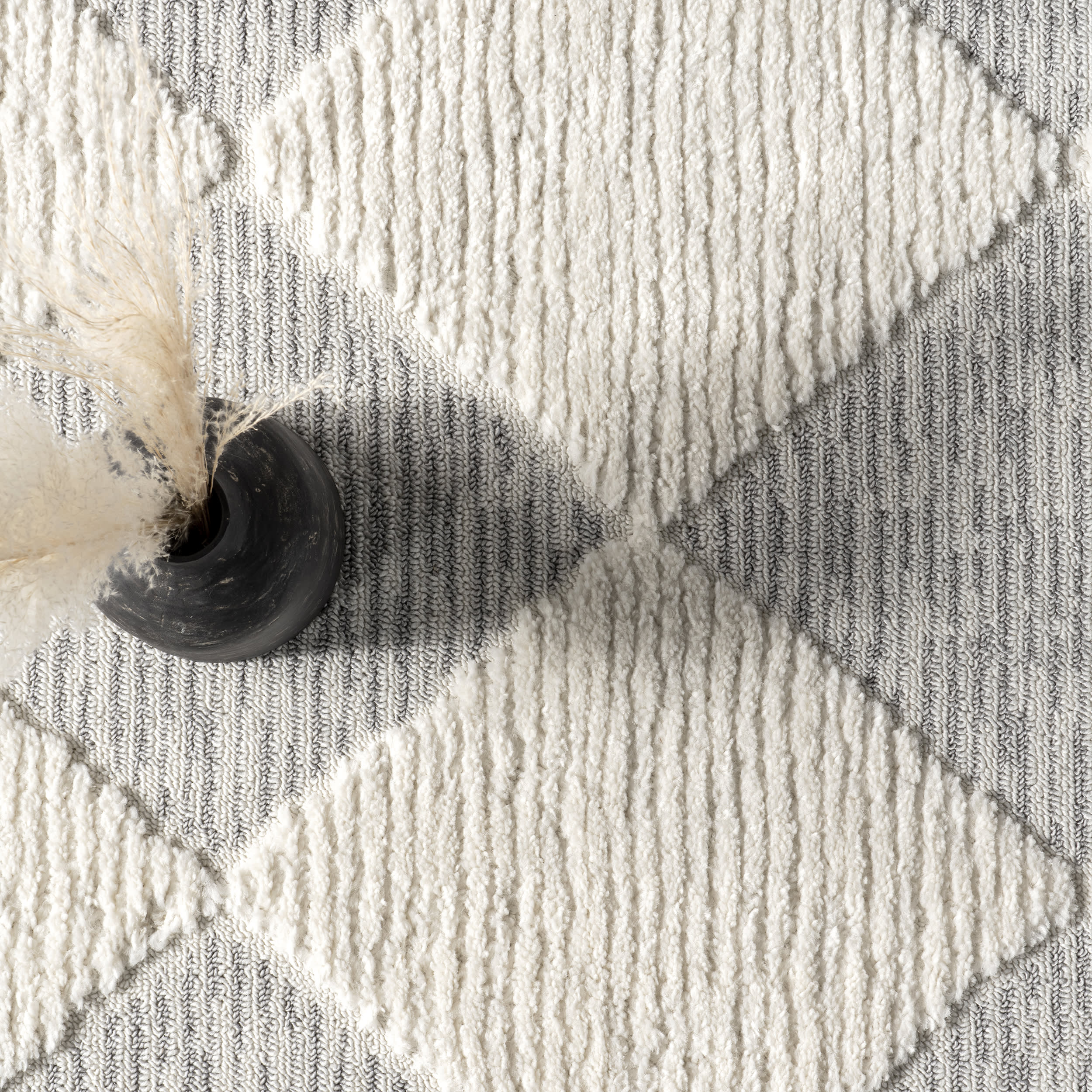 Aylin Diamond Tasseled Rug | Off White