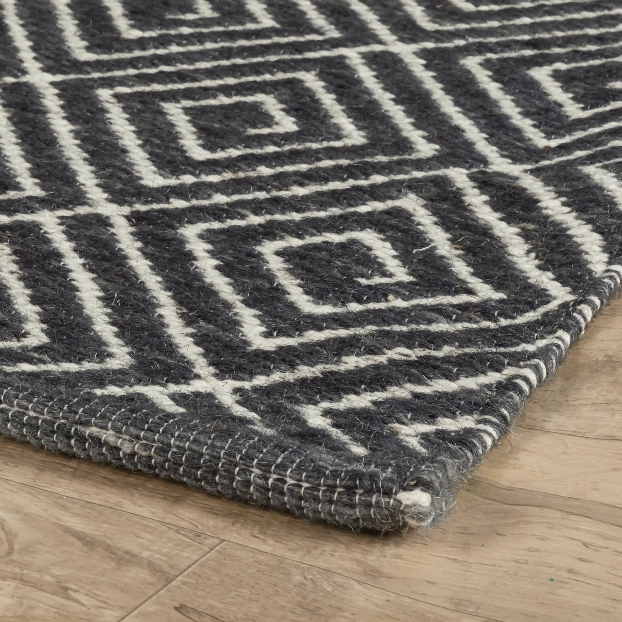 Geo Diamond Grey/Ivory Handwoven Wool Rug