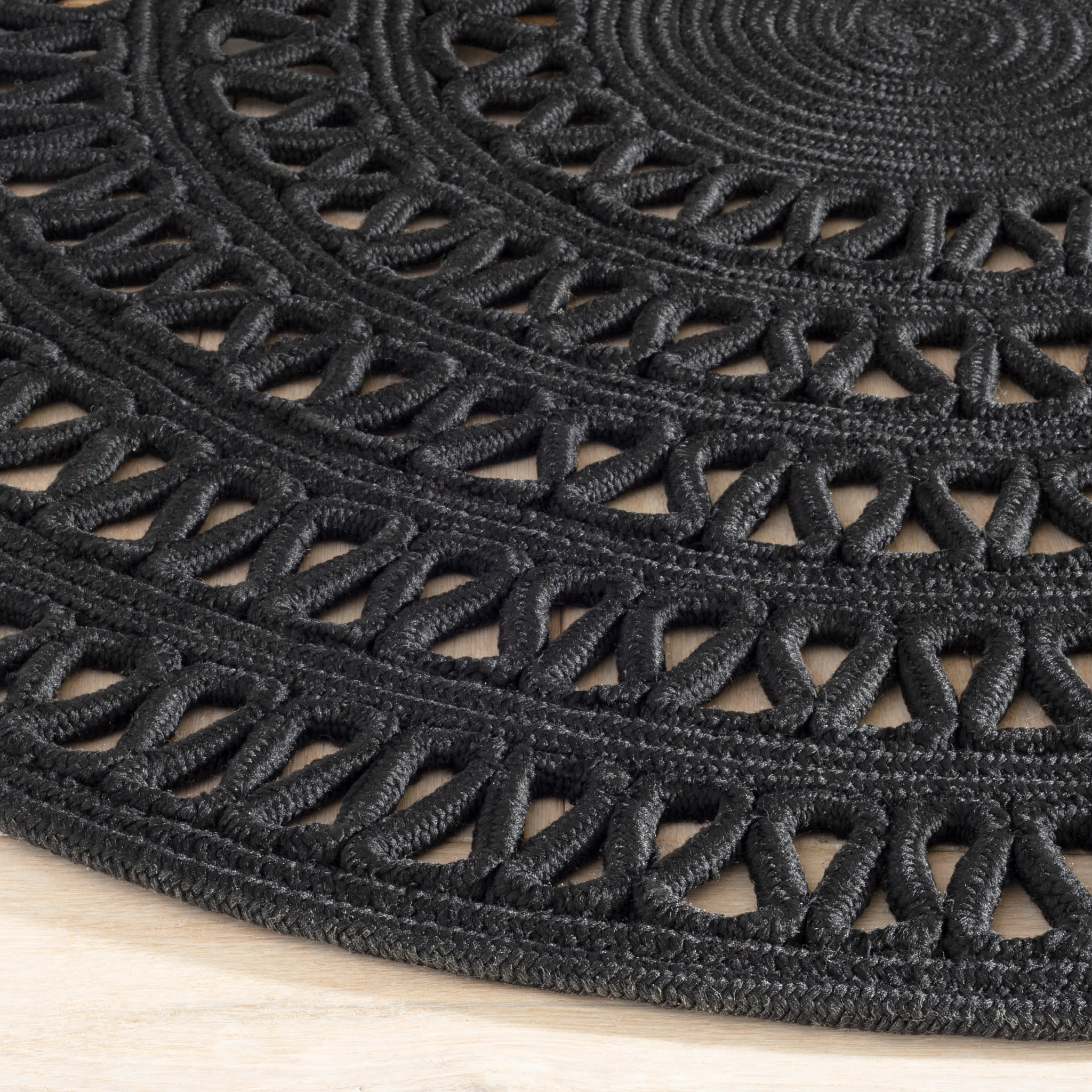 Bowline Black Handwoven Indoor/Outdoor Round Rug