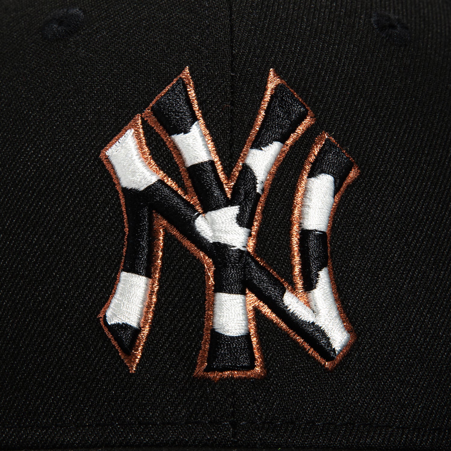 New Era 59Fifty Cattle Pack New York Yankees 75th Anniversary Stadium Patch Hat - Black, White, Metallic Copper