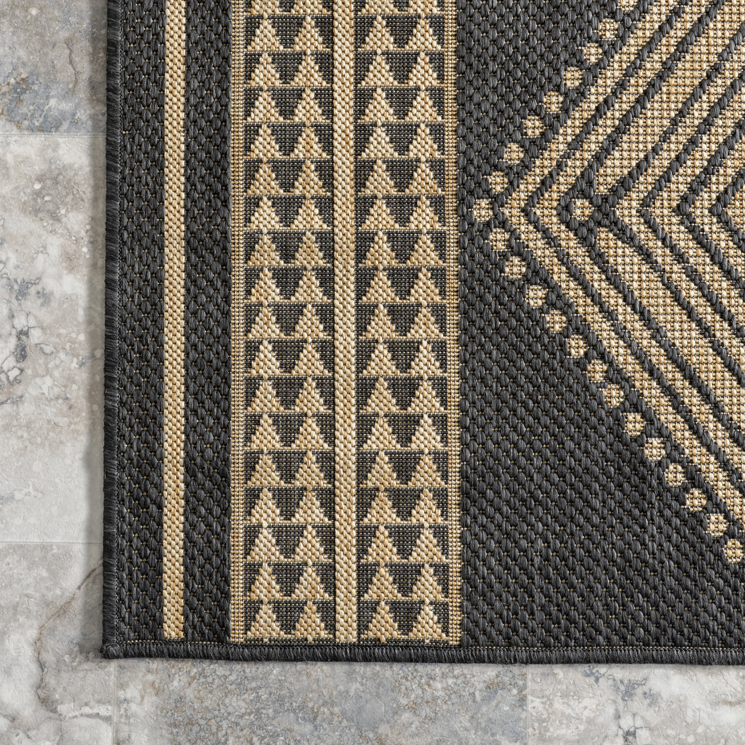 Iris Totem Indoor/Outdoor Flatweave Rug | Dark Grey