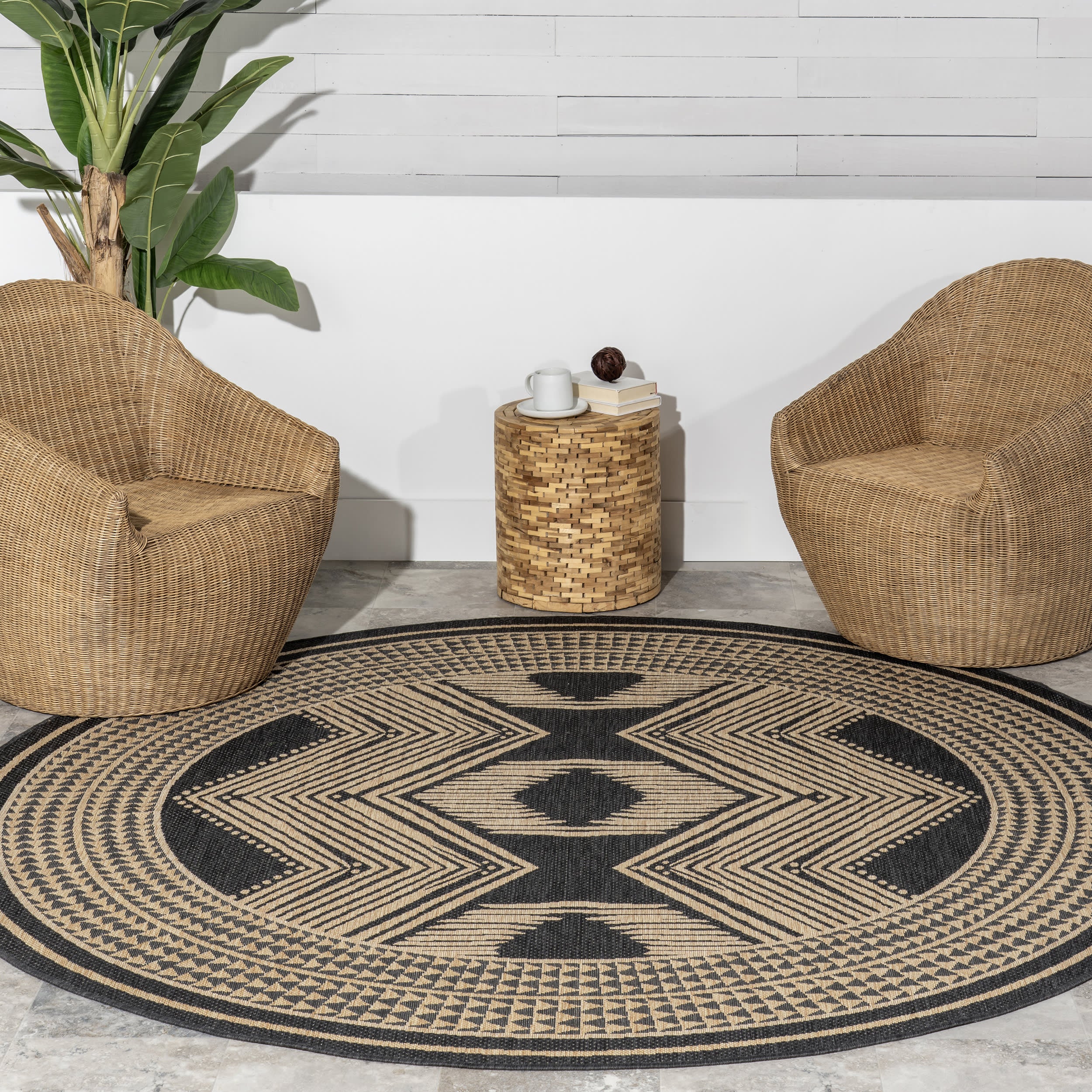 Iris Totem Indoor/Outdoor Flatweave Rug | Dark Grey