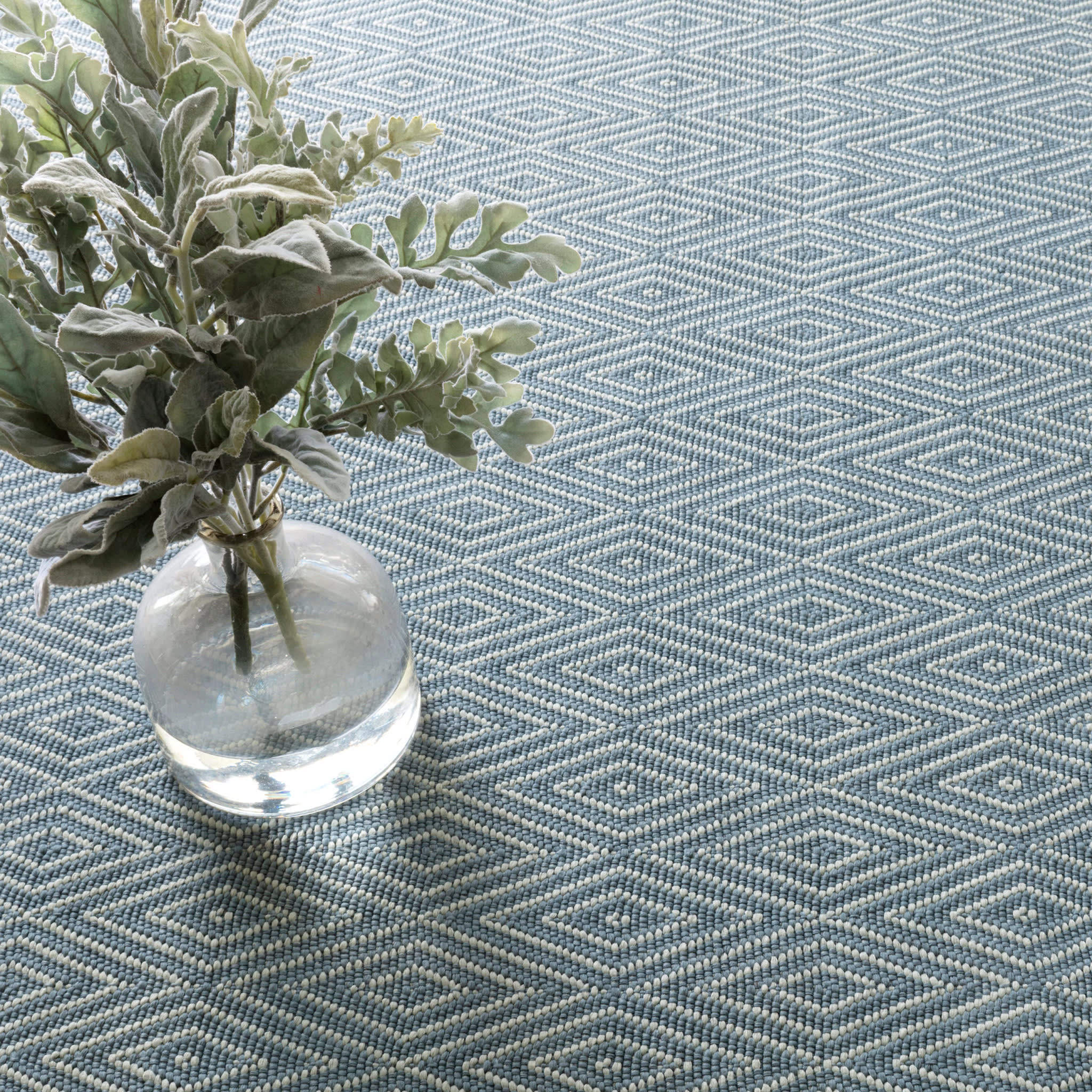 Diamond Slate/Light Blue Handwoven Indoor/Outdoor Rug