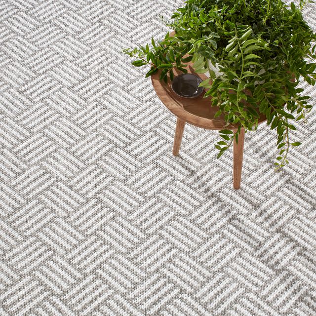 Crisscross Platinum Handwoven Indoor/Outdoor Rug