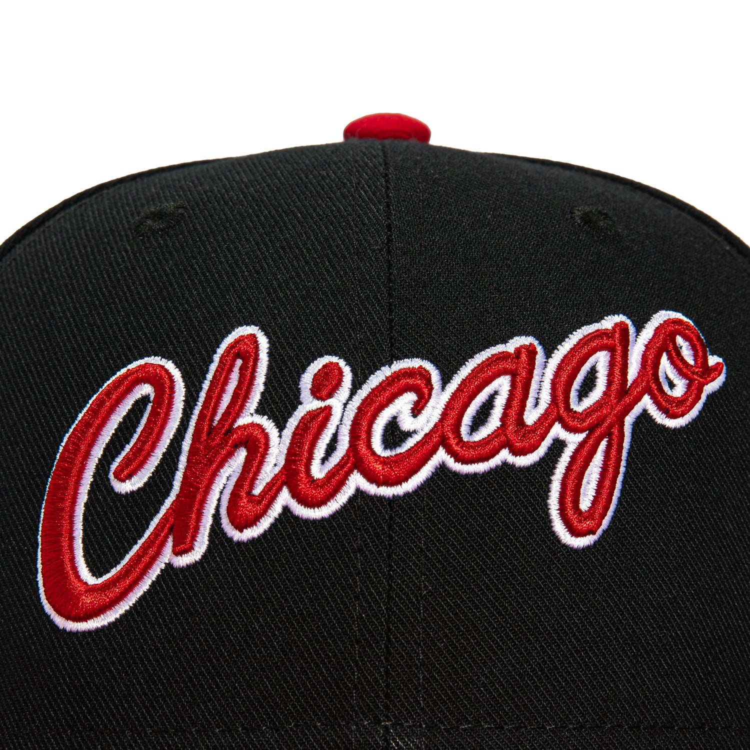 Mitchell & Ness Chicago Bulls 30th Anniversary Patch Arch Hat - Black, Red