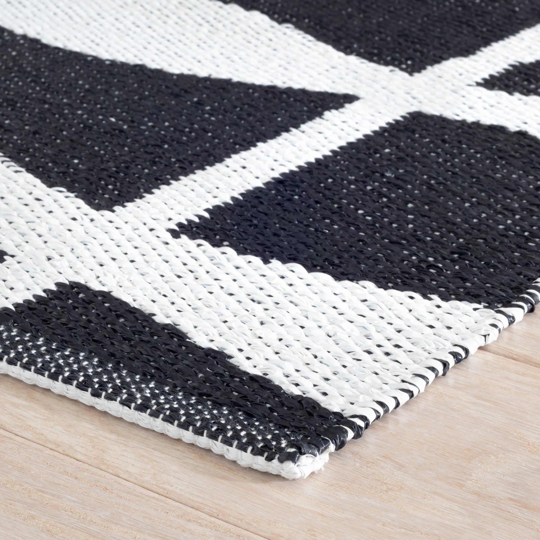 Circuit Black Handwoven Indoor/Outdoor Rug