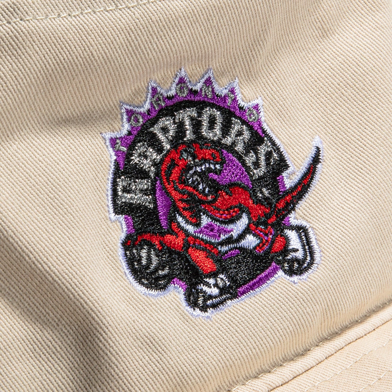 Mitchell & Ness Toronto Raptors Bucket Hat - Off White