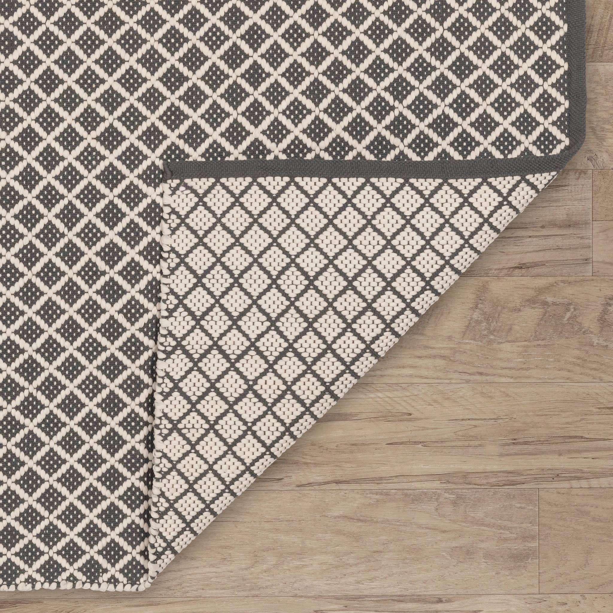 Trellis Grey Handwoven Indoor/Outdoor Rug