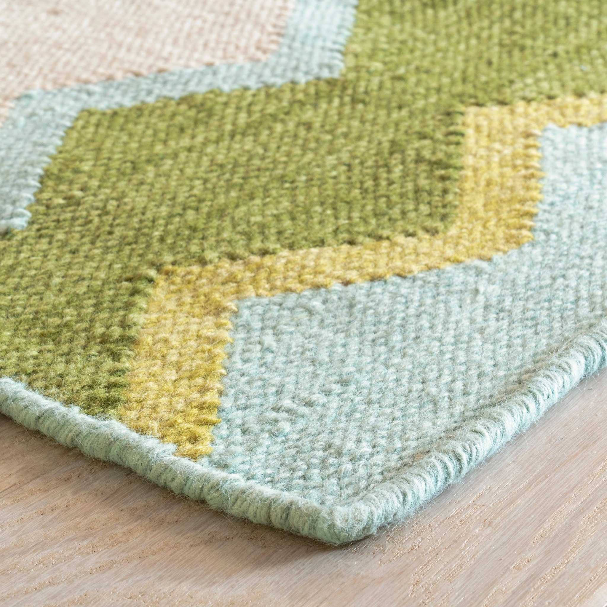 Safety Net Green Handwoven Indoor/Outdoor Rug