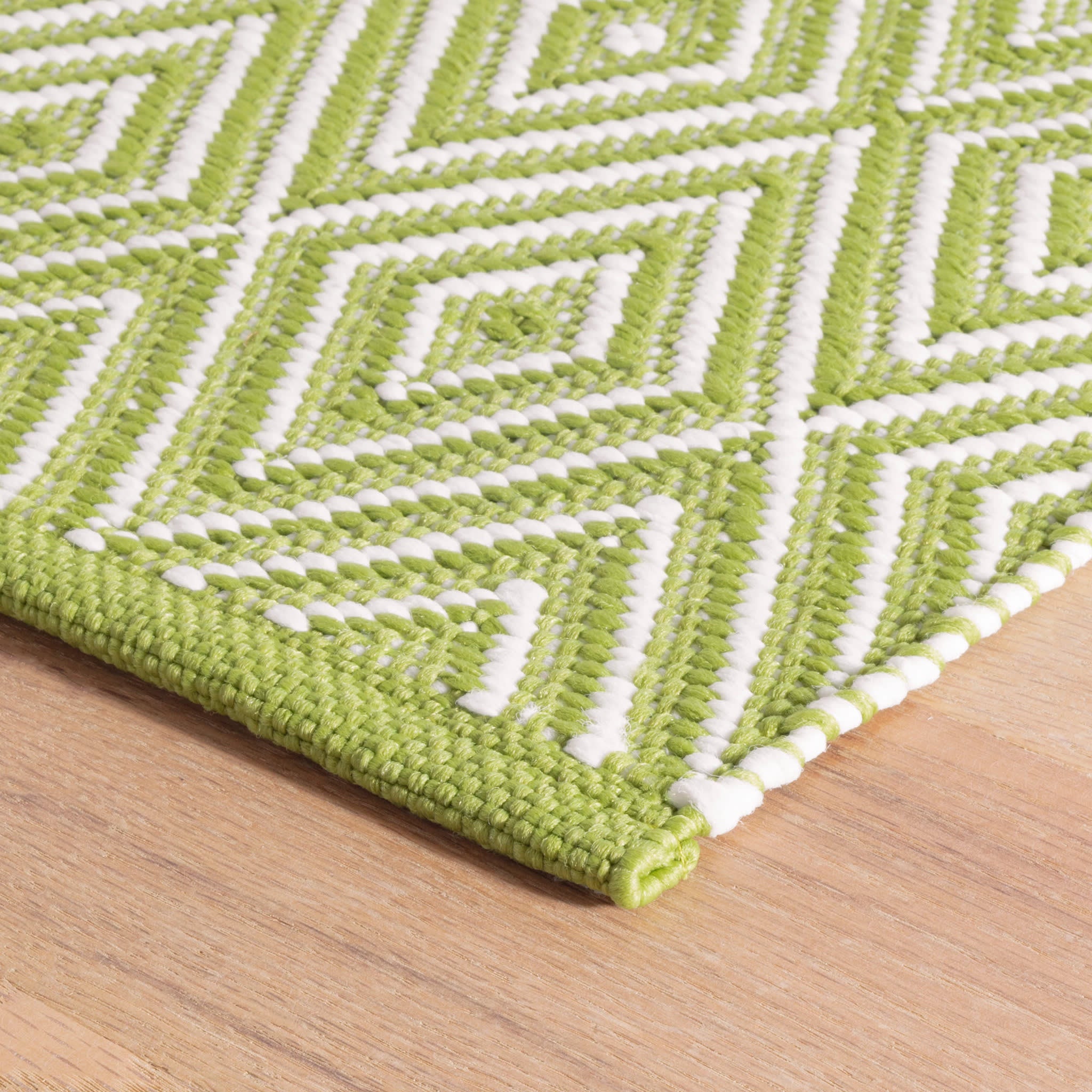 Diamond Sprout/White Handwoven Indoor/Outdoor Rug