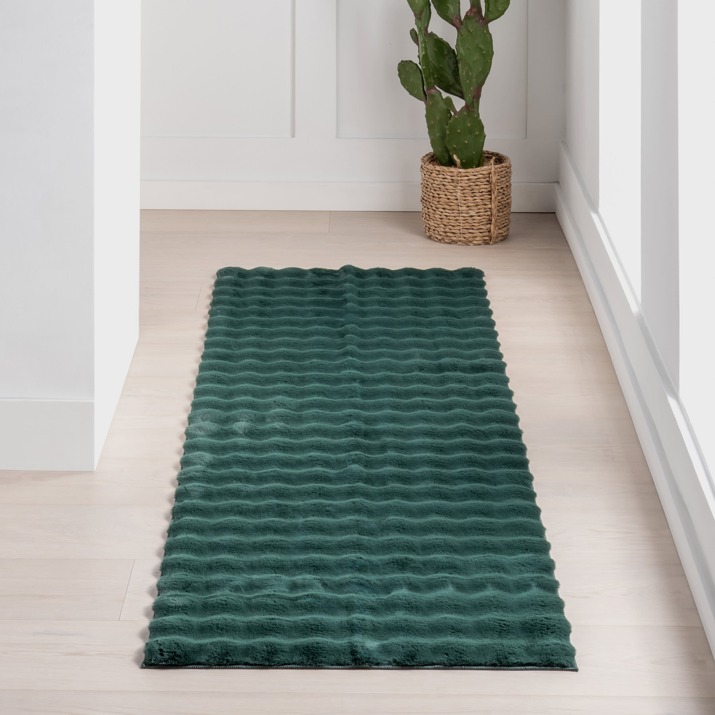 Ivana Checkered Plush Cloud Washable Rug | Hunter Green