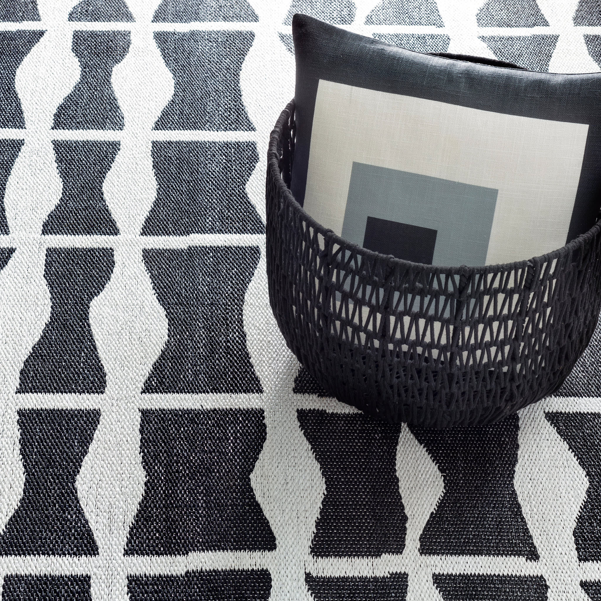 Circuit Black Handwoven Indoor/Outdoor Rug