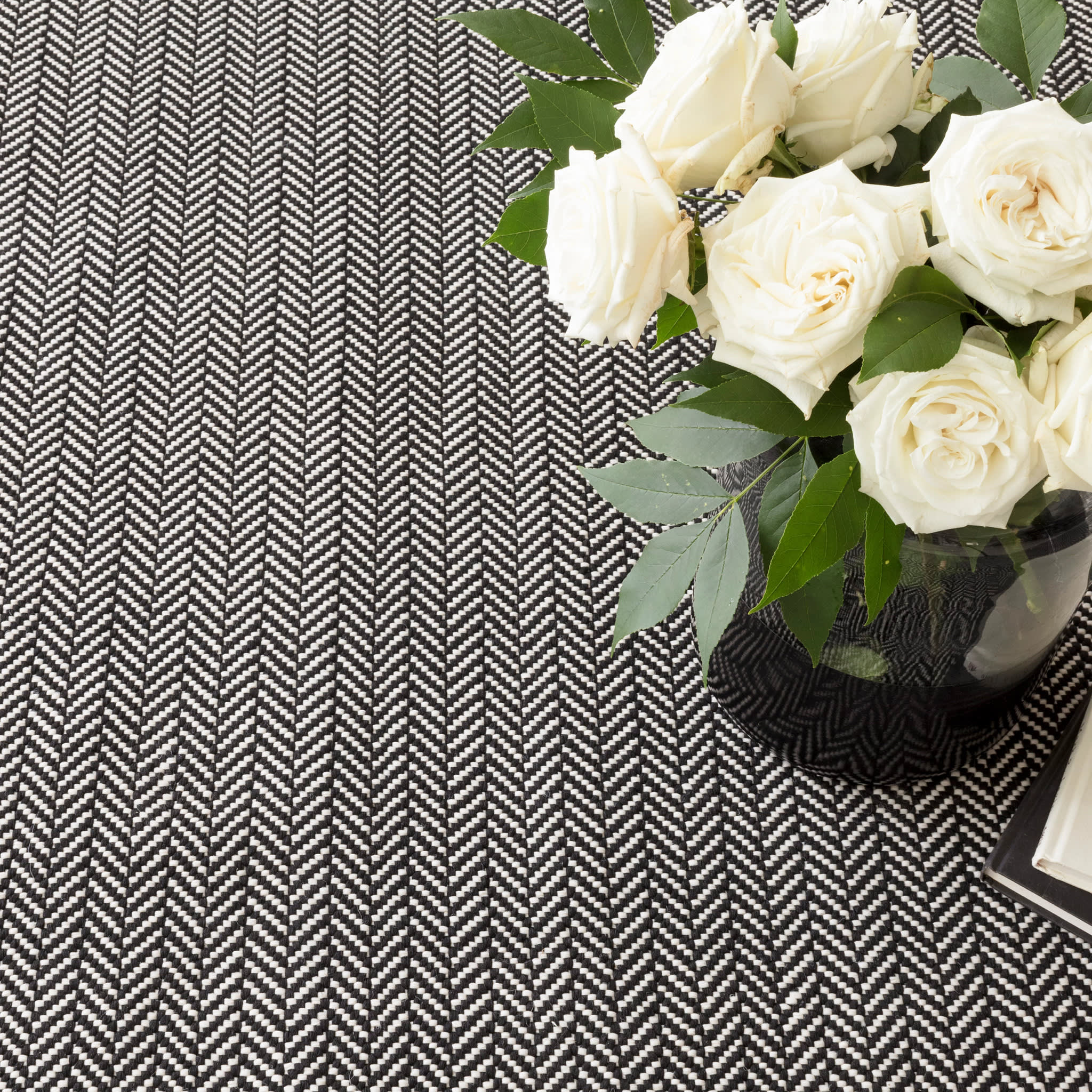 Herringbone Black/Ivory Handwoven Indoor/Outdoor Rug