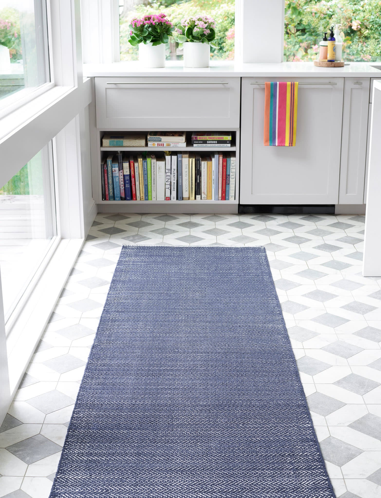 Herringbone Indigo/White Handwoven Indoor/Outdoor Rug