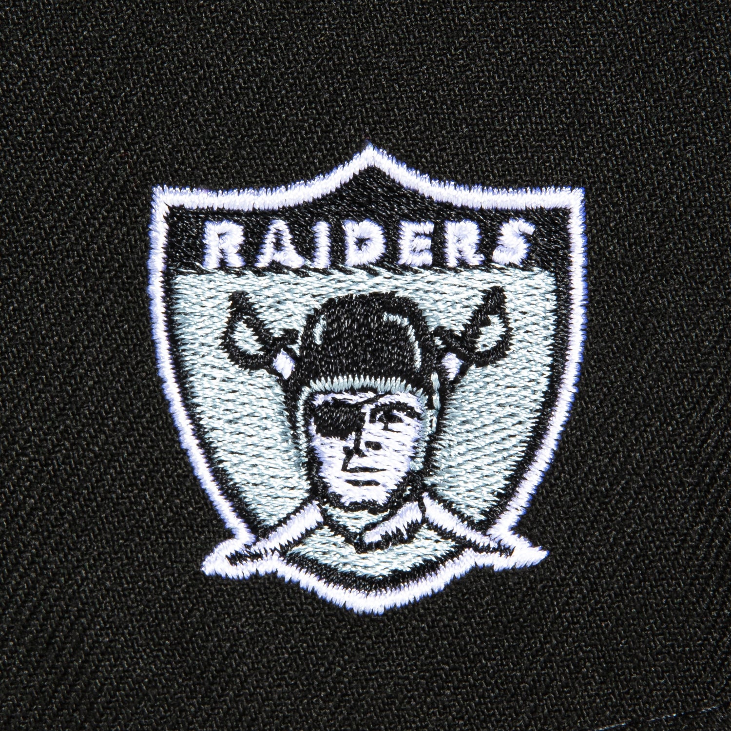 New Era 59Fifty Las Vegas Raiders Logo Patch Word Hat - Black, Metallic Silver