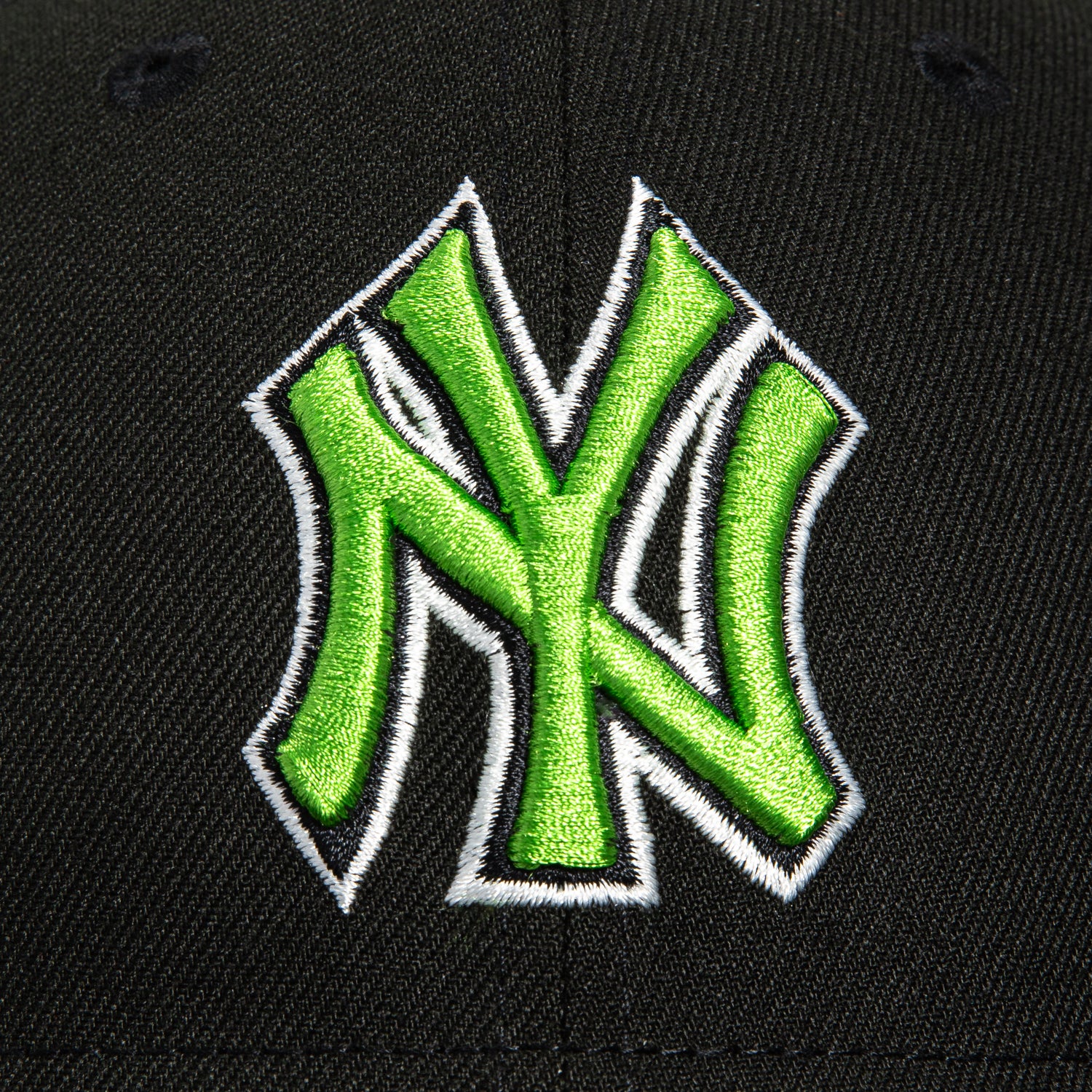 New Era 59Fifty New York Yankees 1999 World Series Patch Hat - Black, Green