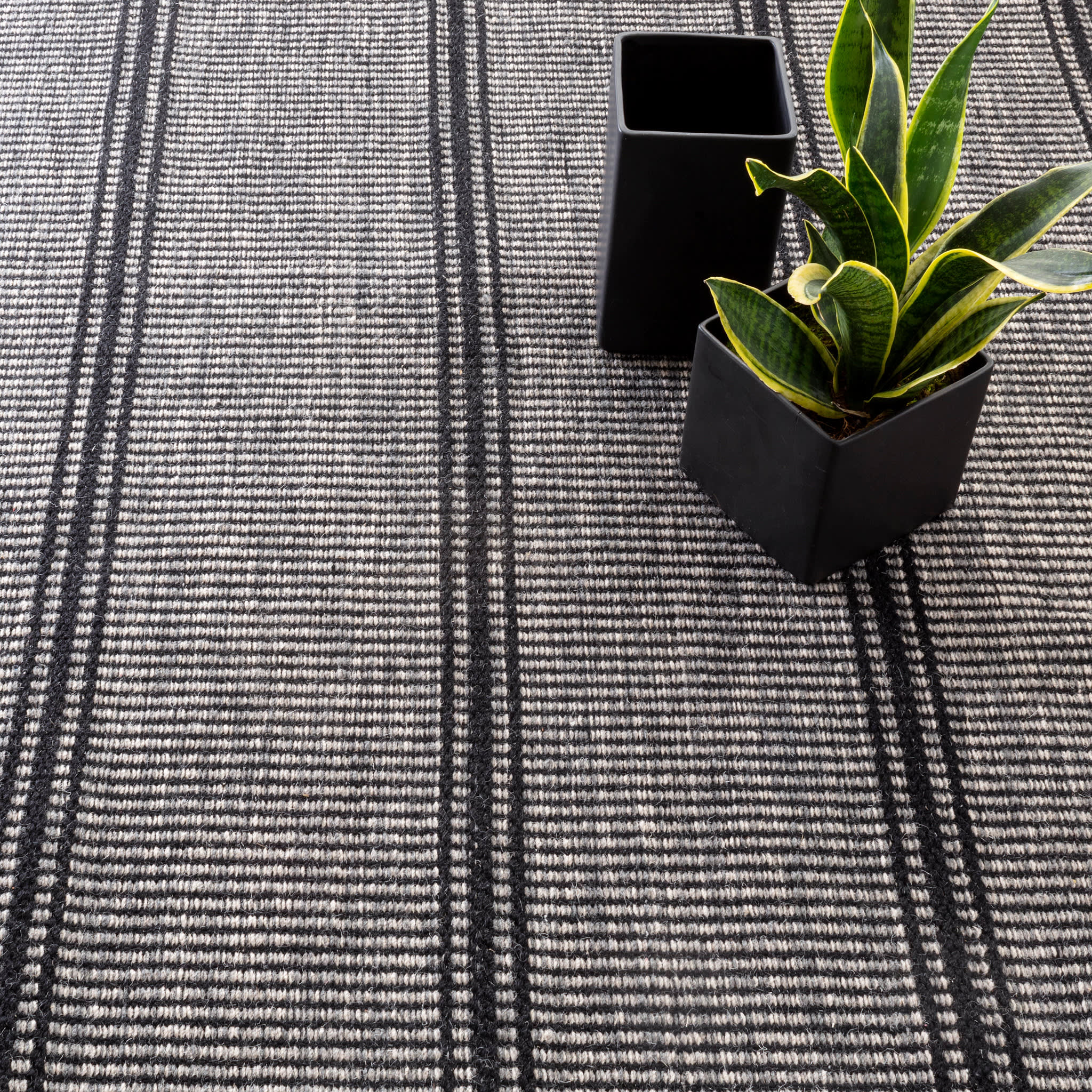 Malta Black Handwoven Wool Rug