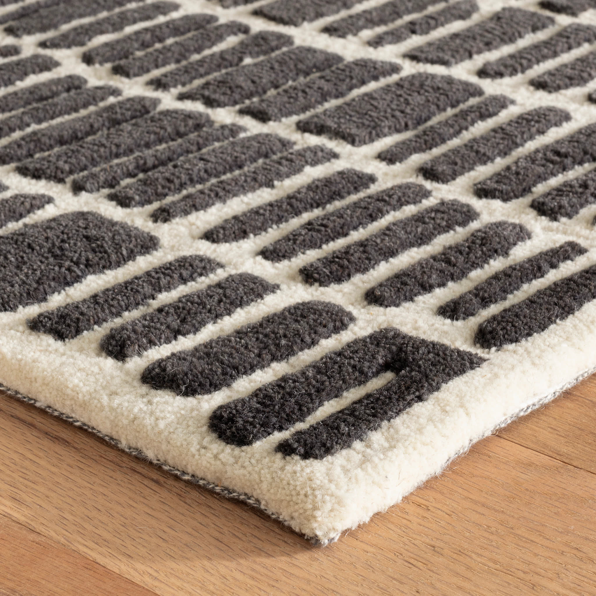 Roark Charcoal Hand Tufted Wool Rug