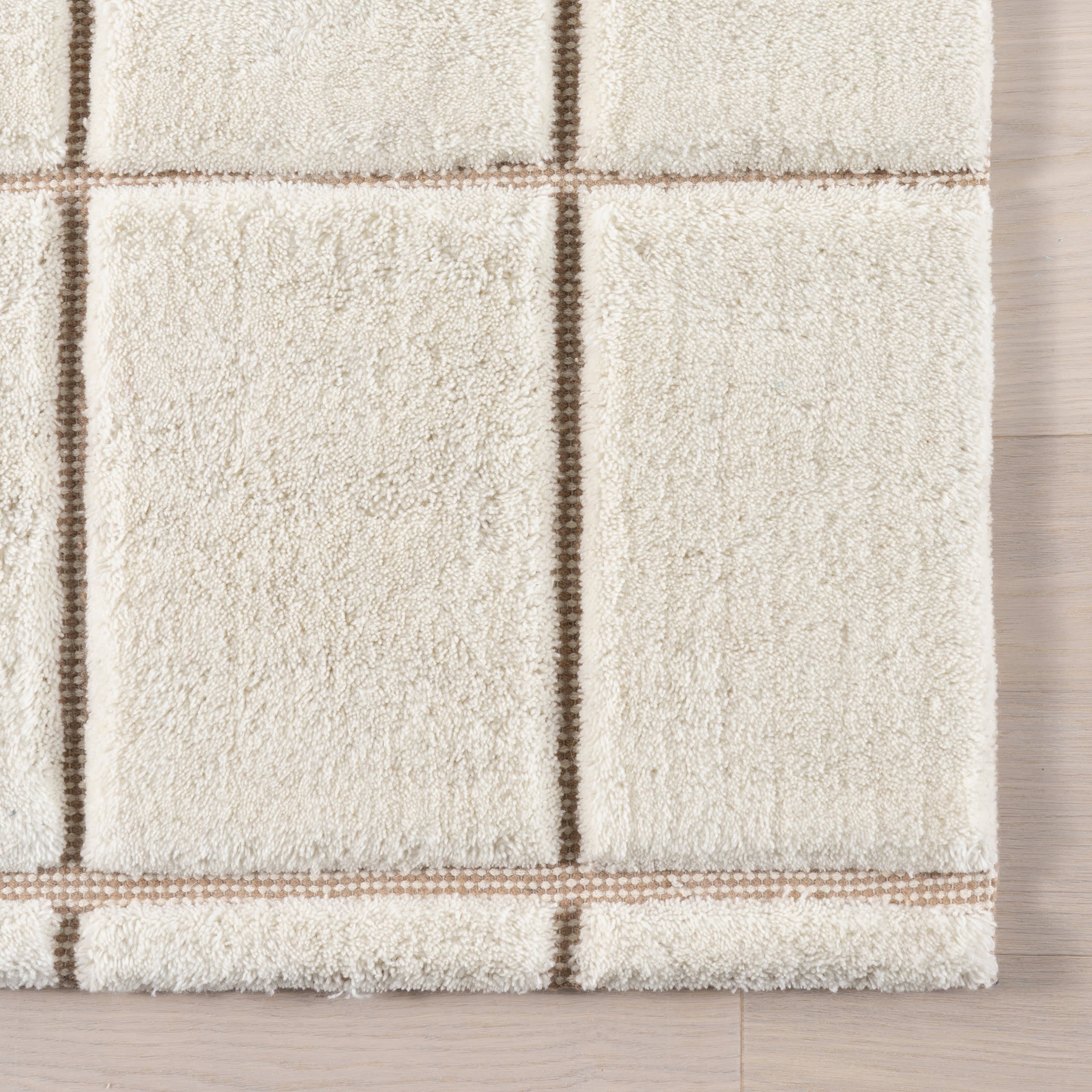 Em Checked New Zealand Wool Rug | Ivory