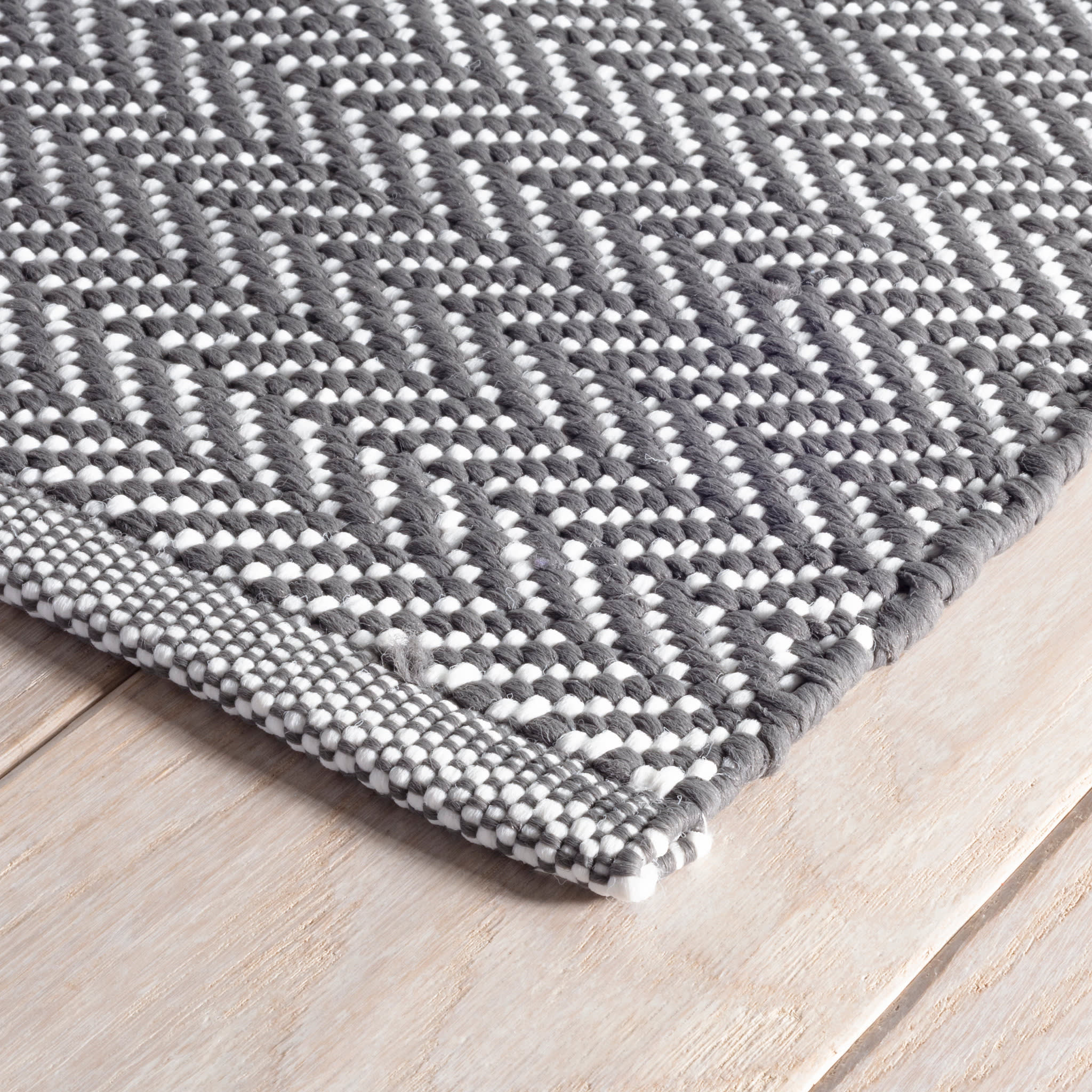 Herringbone Shale/White Handwoven Indoor/Outdoor Rug