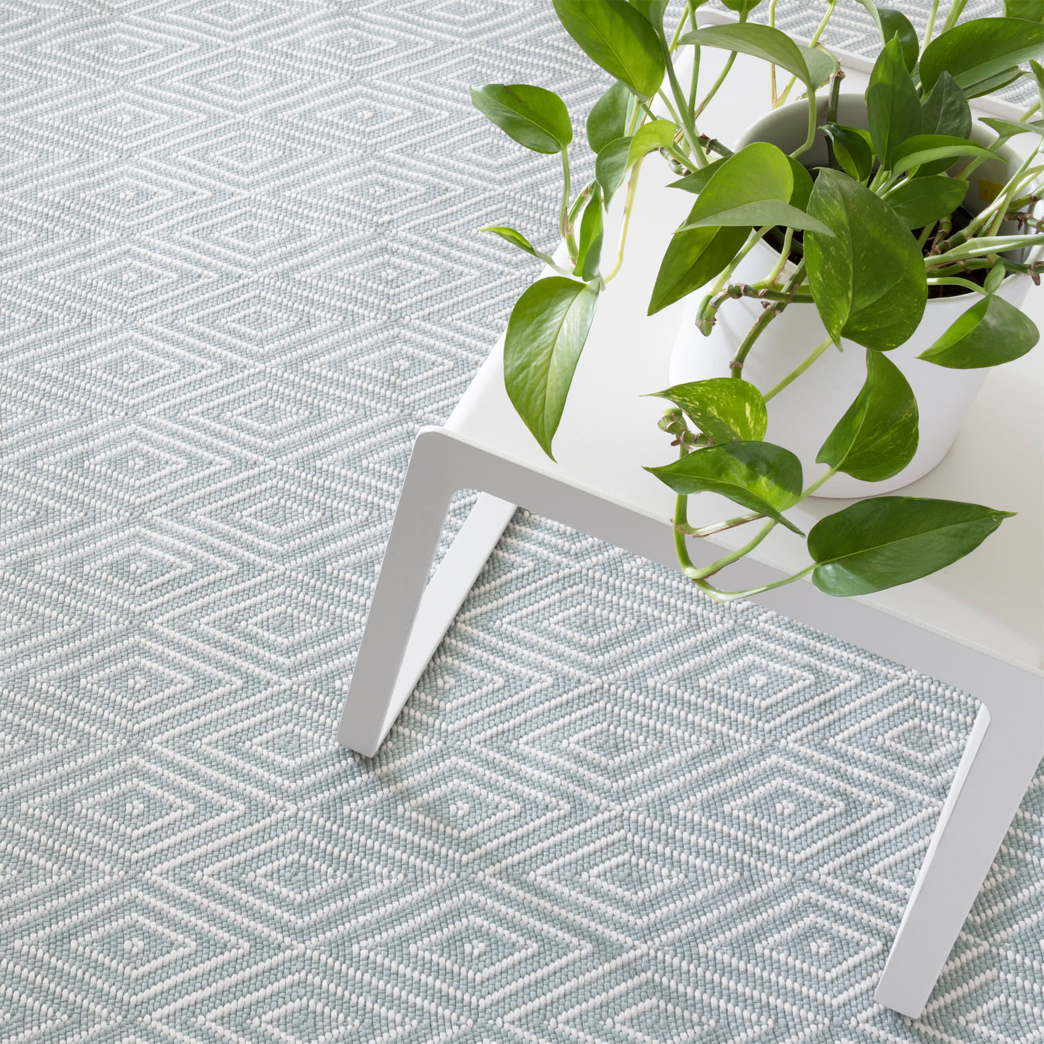 Diamond Light Blue/Ivory Handwoven Indoor/Outdoor Rug