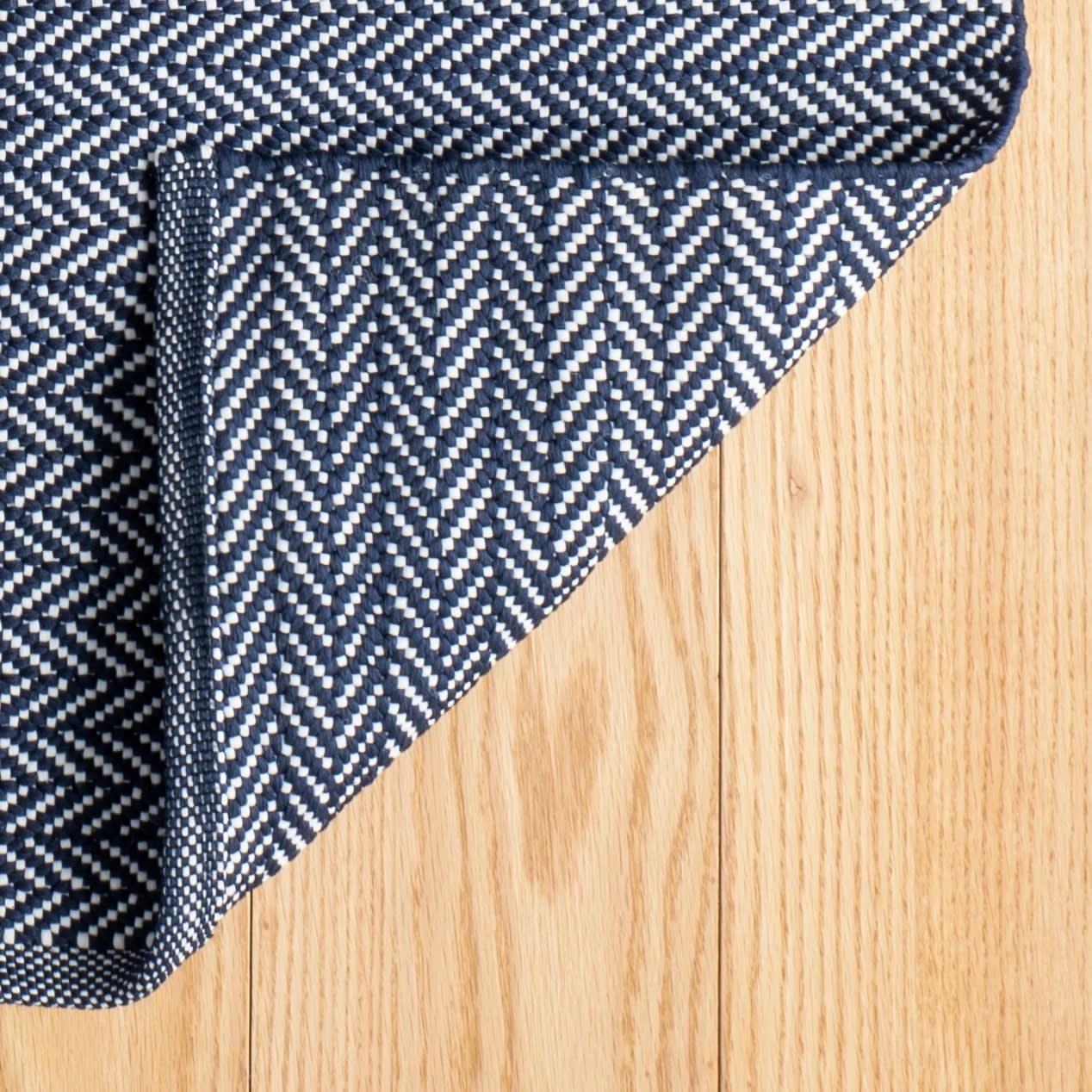 Herringbone Indigo/White Handwoven Indoor/Outdoor Rug