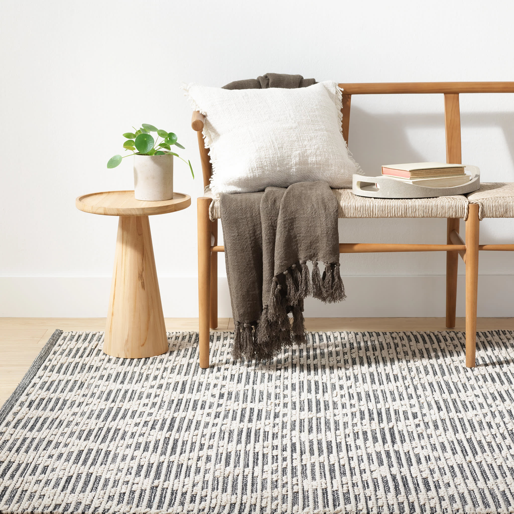 Textured Diamond Black/Ivory Handwoven Cotton Rug