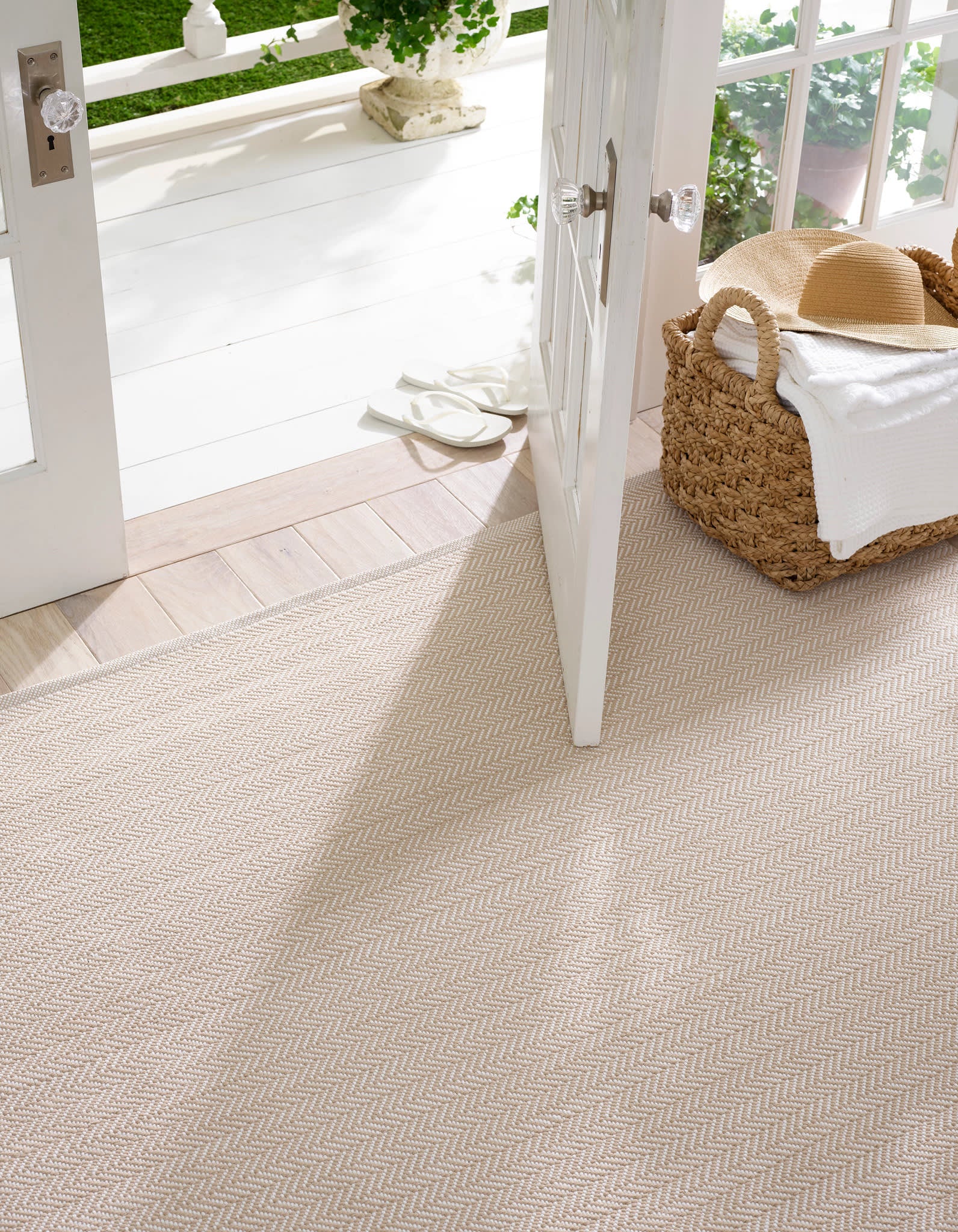 Herringbone Linen/White Handwoven Indoor/Outdoor Rug