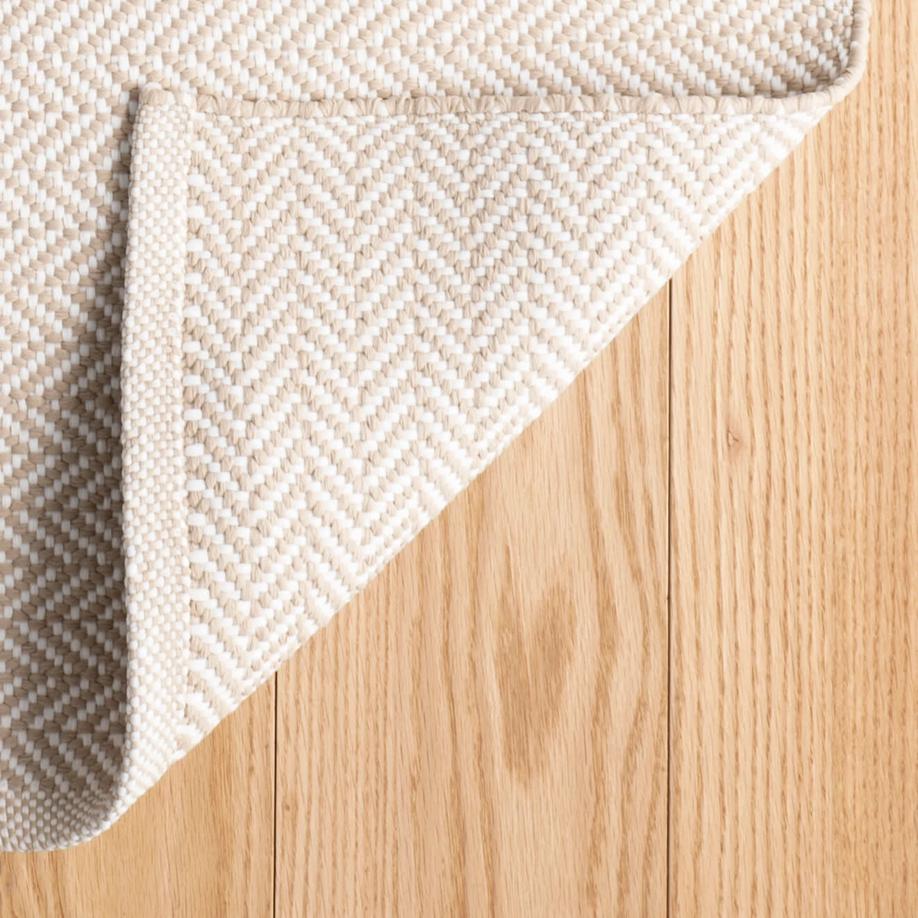 Herringbone Linen/White Handwoven Indoor/Outdoor Rug