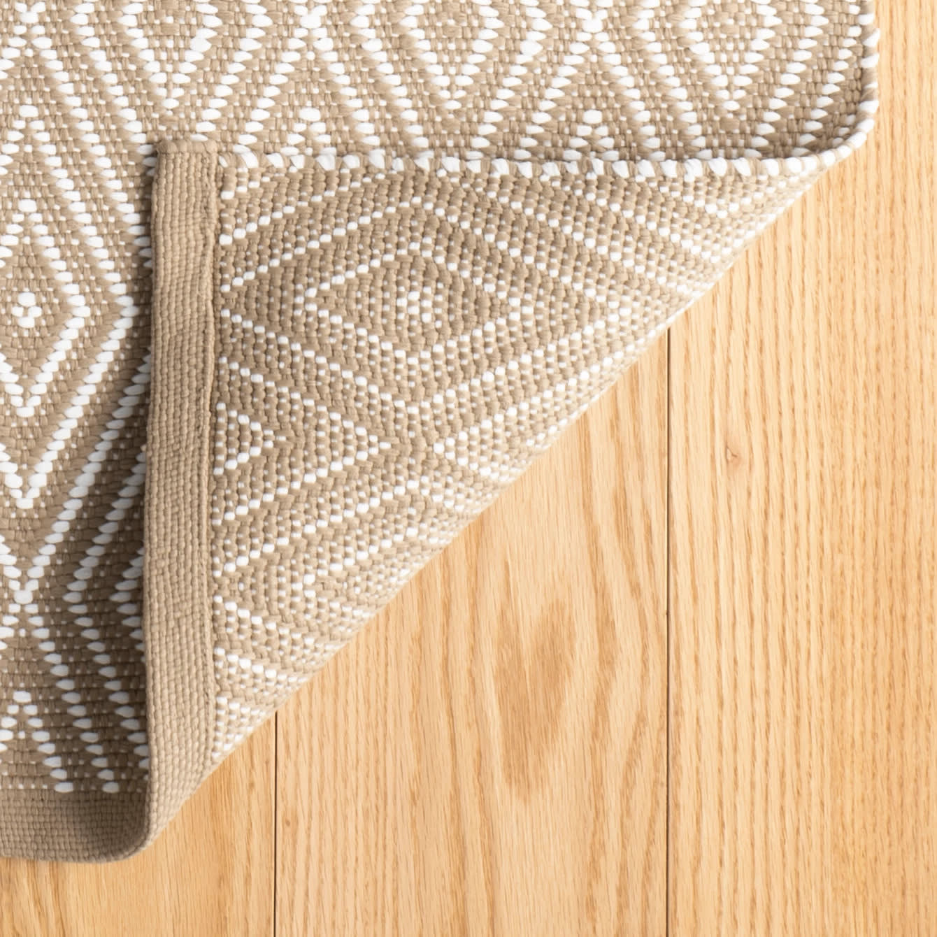 Diamond Khaki/White Handwoven Indoor/Outdoor Rug