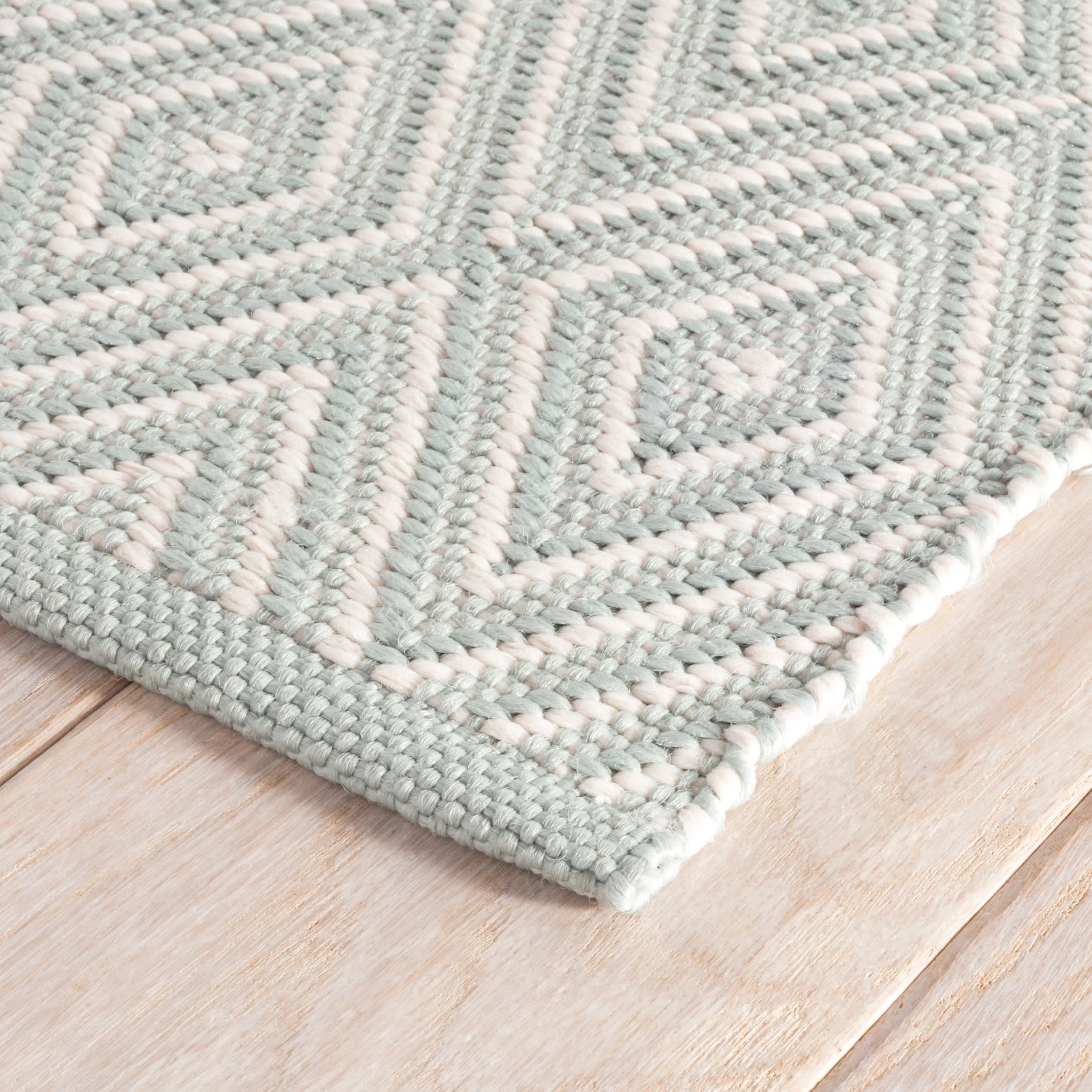 Diamond Light Blue/Ivory Handwoven Indoor/Outdoor Rug