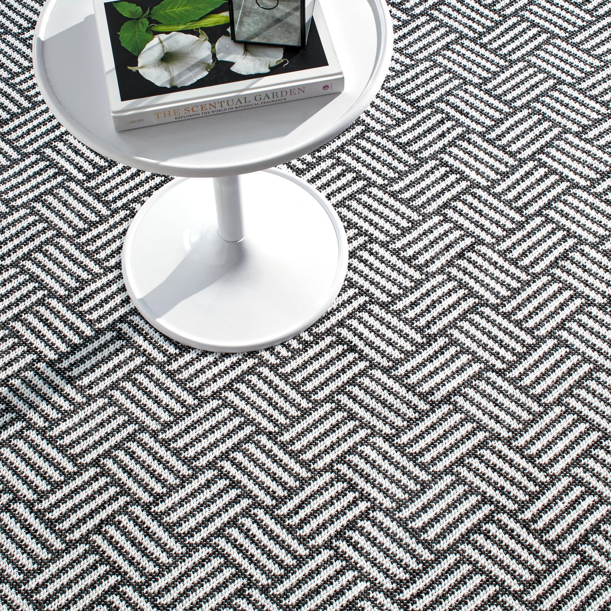 Crisscross Black Handwoven Indoor/Outdoor Rug