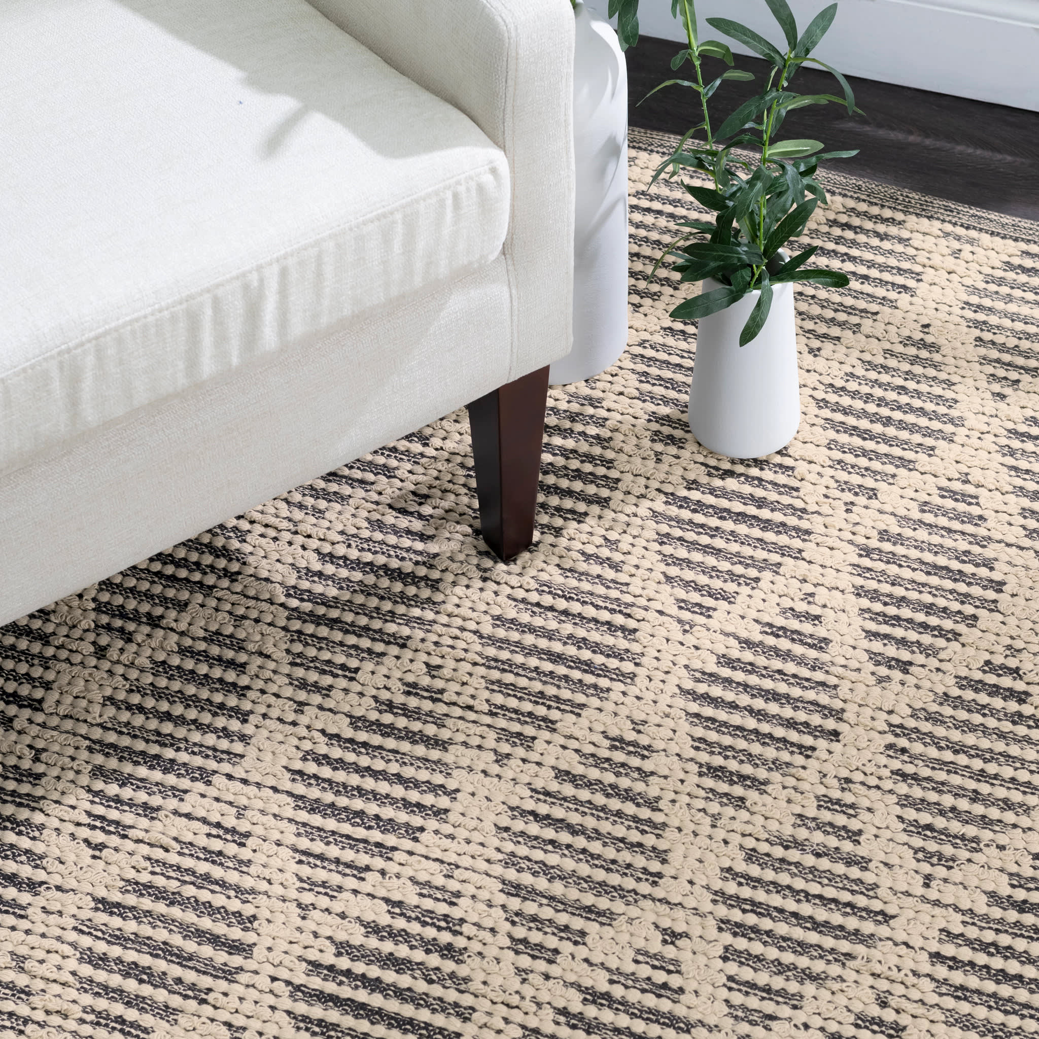 Textured Diamond Black/Ivory Handwoven Cotton Rug