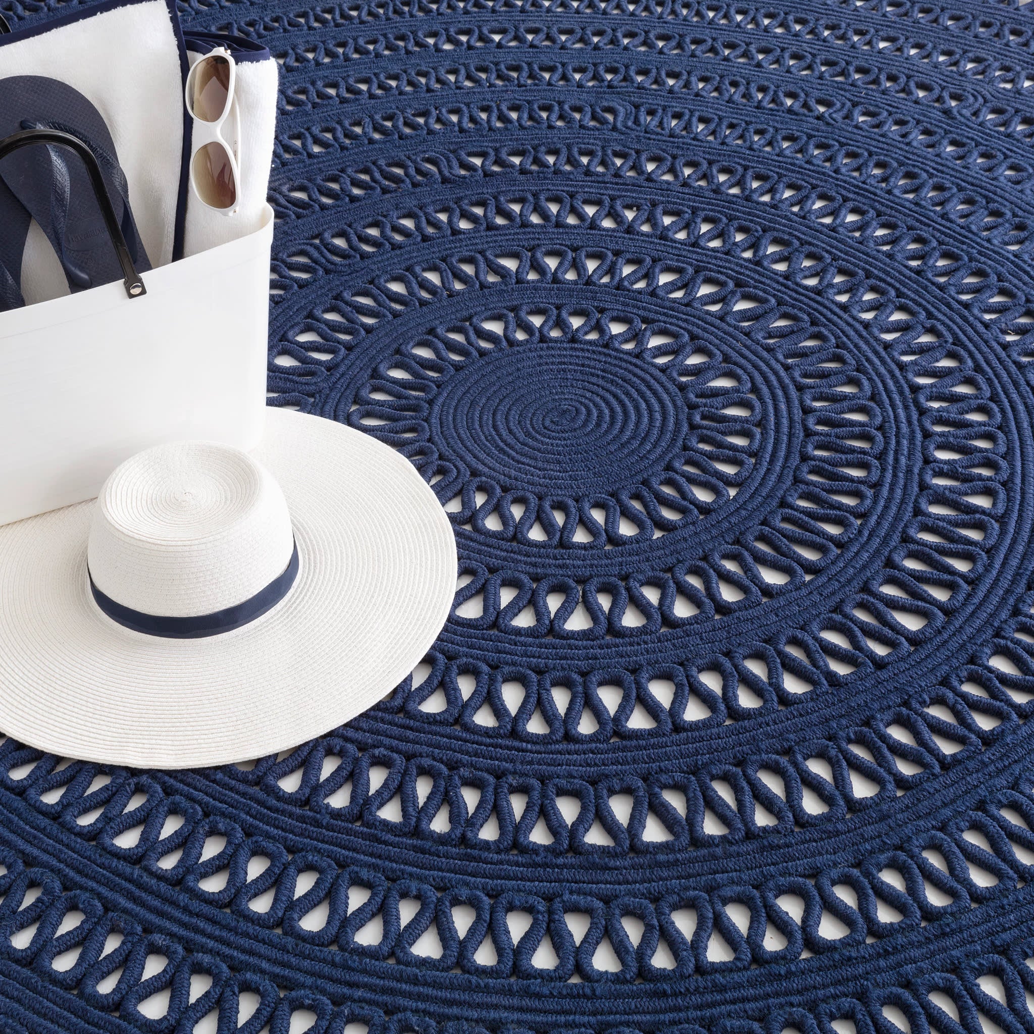 Bowline Navy Handwoven Indoor/Outdoor Round Rug