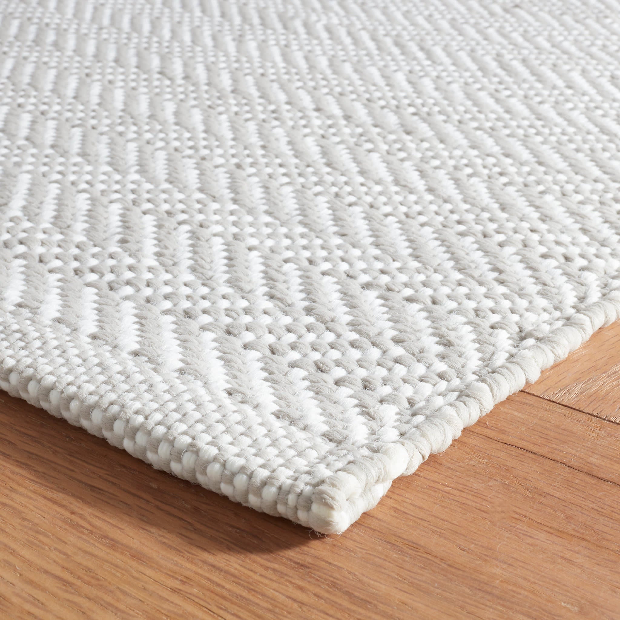 Herringbone Pearl Grey/White Handwoven Indoor/Outdoor Rug