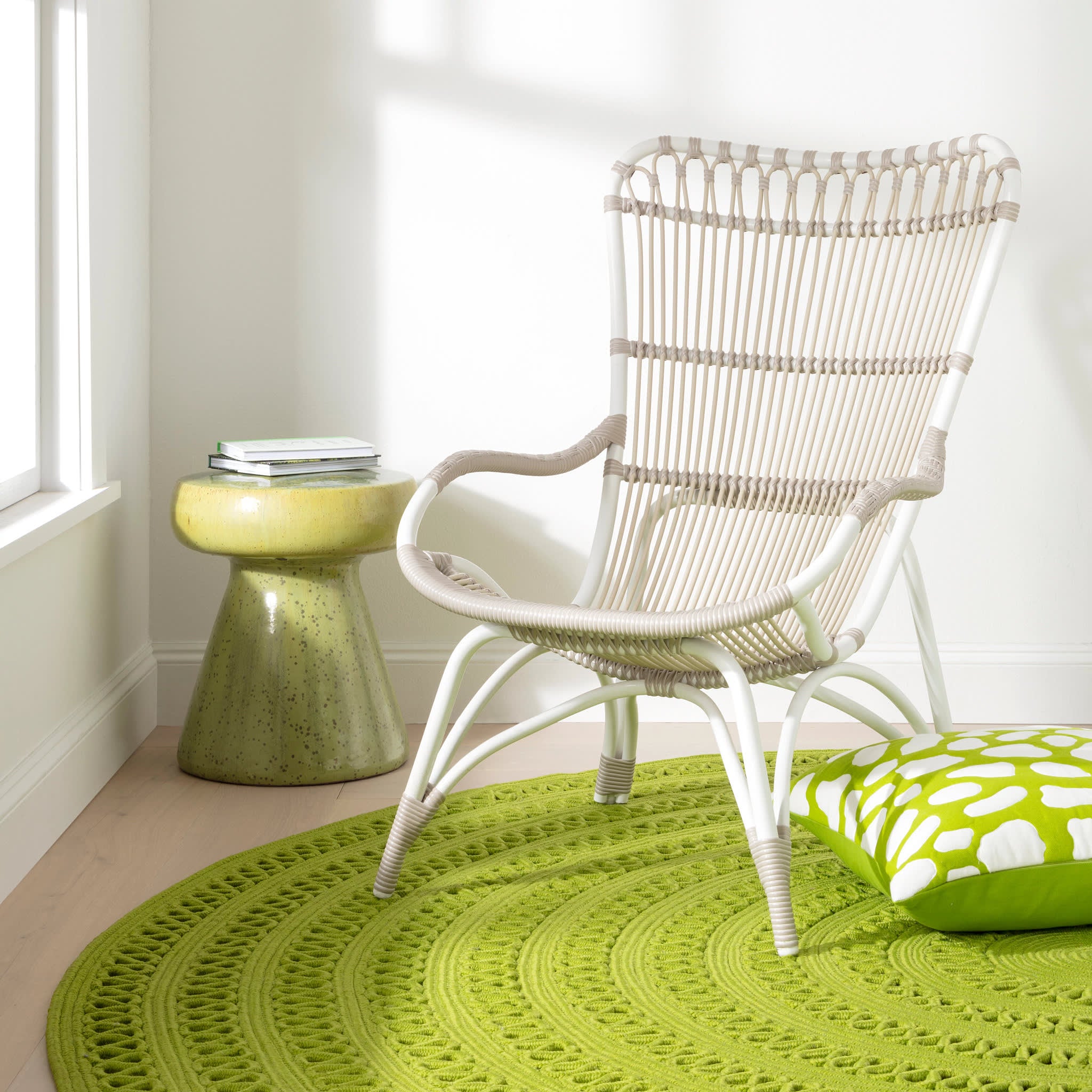 Bowline Sprout Handwoven Indoor/Outdoor Round Rug