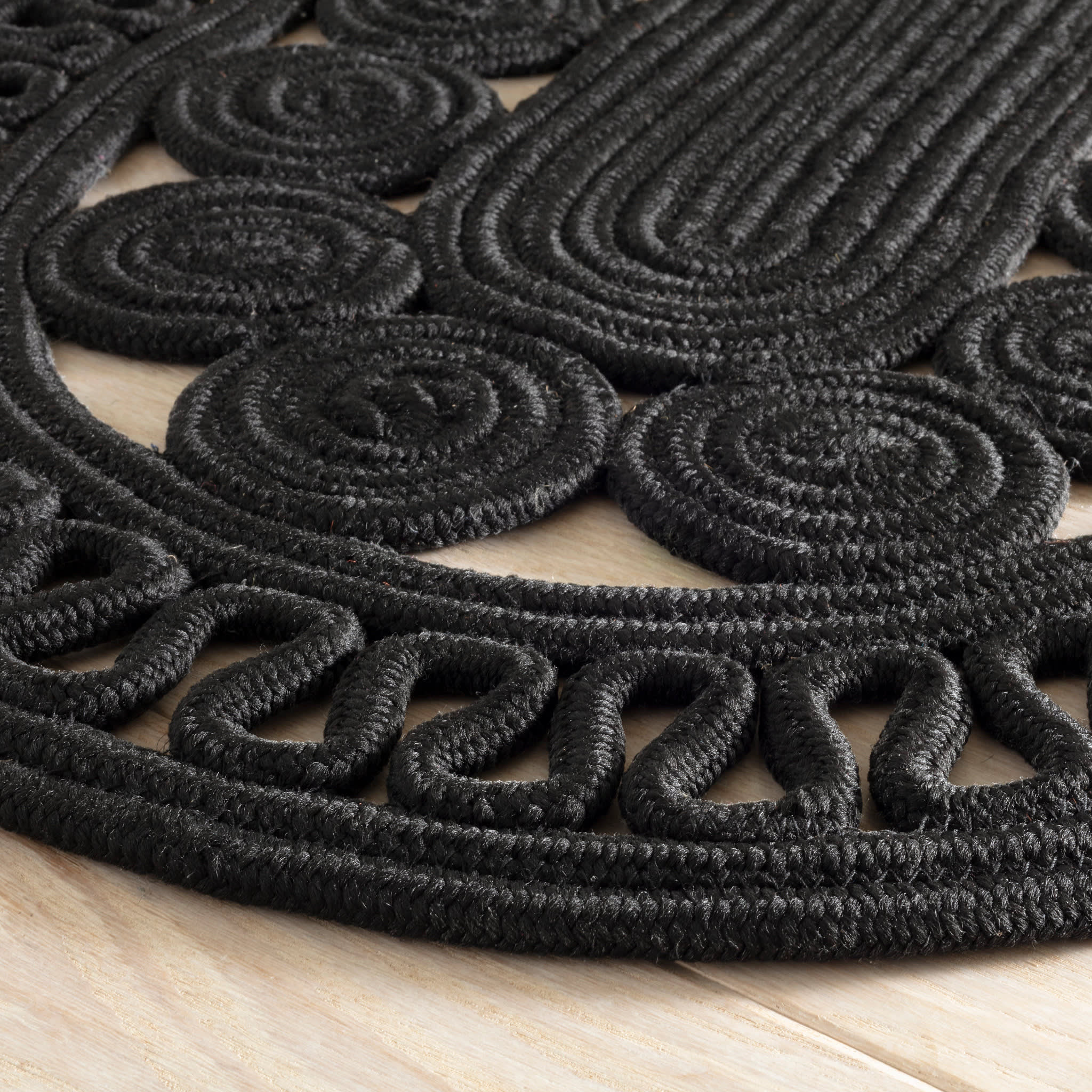 Audrey Black Handwoven Indoor/Outdoor Oval Rug