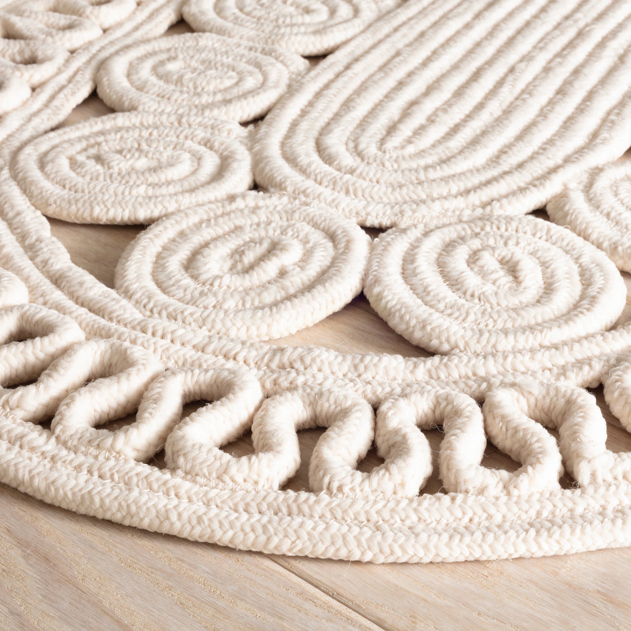 Reef Ivory Handwoven Indoor/Outdoor Oval Rug